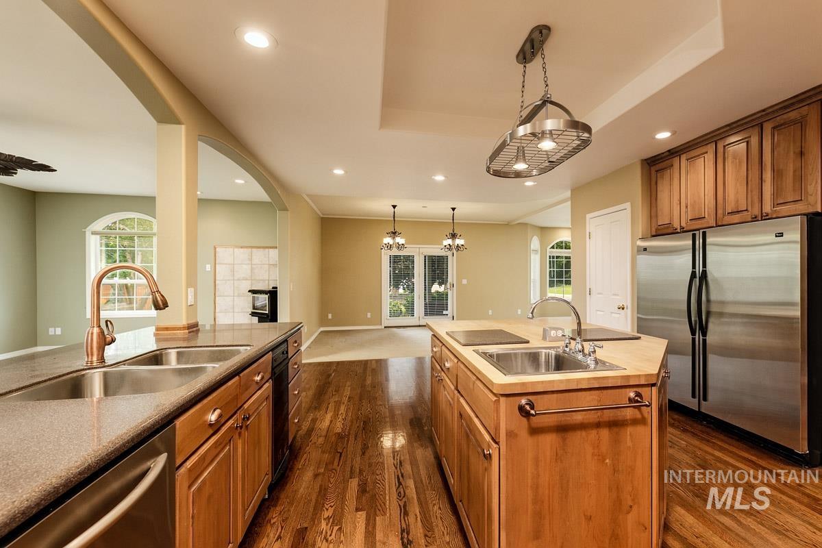 963 E Kingsford Dr, Meridian, Idaho 83642, 4 Bedrooms, 3 Bathrooms, Residential For Sale, Price $699,900, 98995097