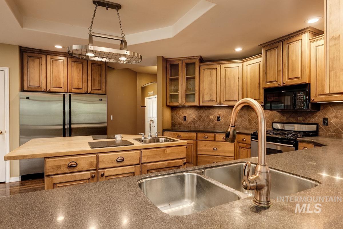 963 E Kingsford Dr, Meridian, Idaho 83642, 4 Bedrooms, 3 Bathrooms, Residential For Sale, Price $699,900, 98995097
