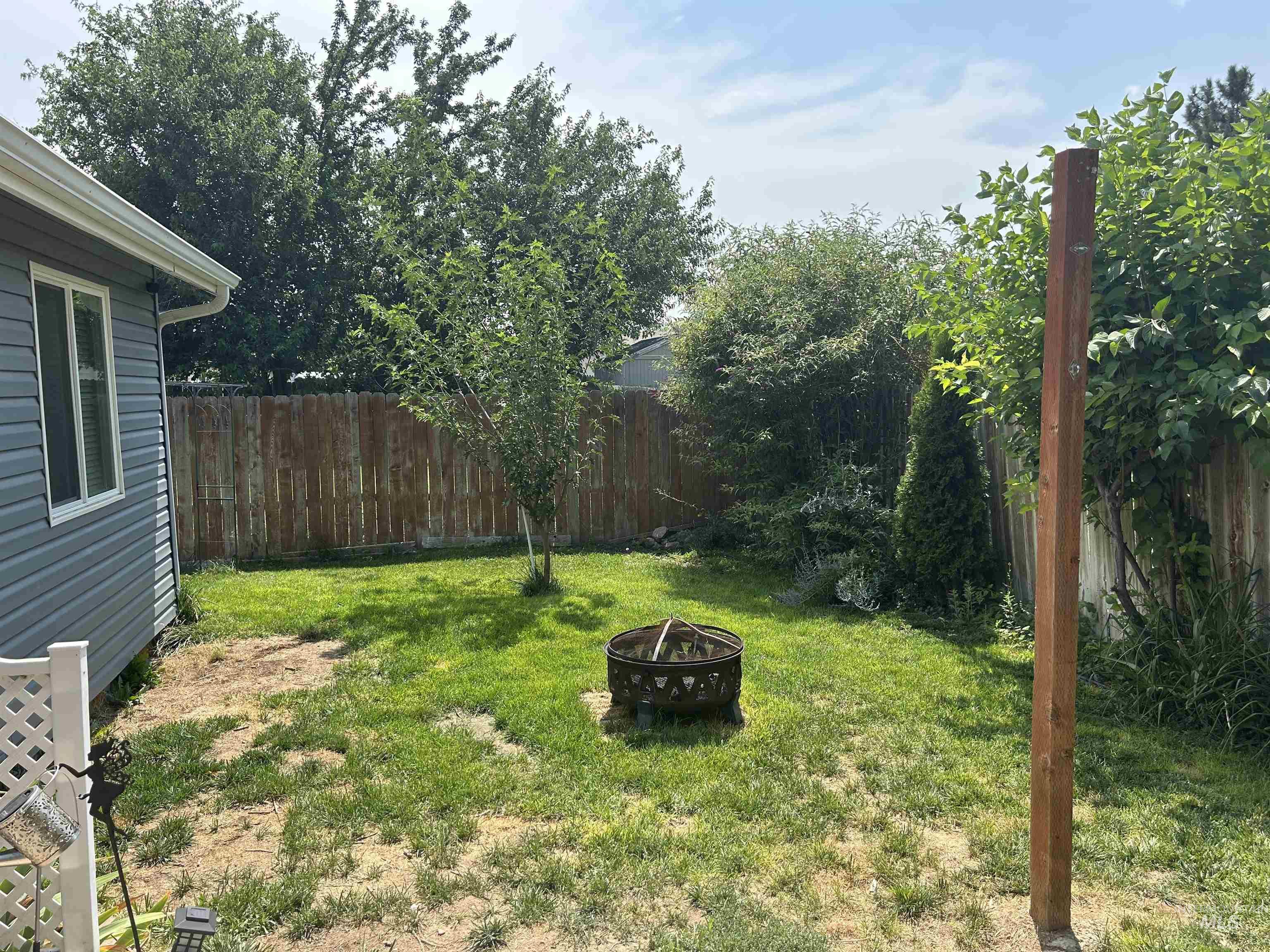 825 S Bonneville Drive, Nampa, Idaho 83686, 4 Bedrooms, 2 Bathrooms, Residential For Sale, Price $350,000, 98995100