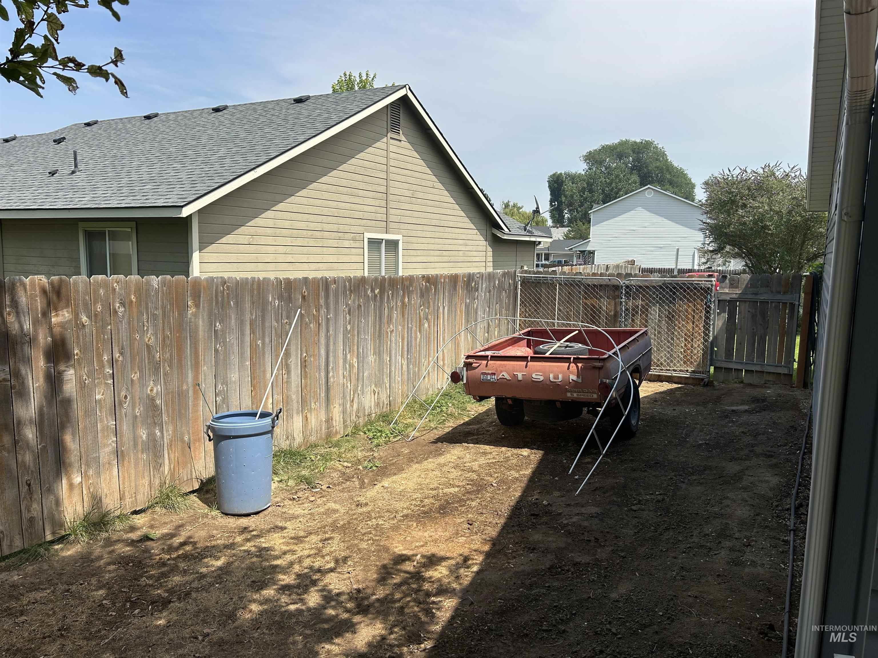 825 S Bonneville Drive, Nampa, Idaho 83686, 4 Bedrooms, 2 Bathrooms, Residential For Sale, Price $350,000, 98995100