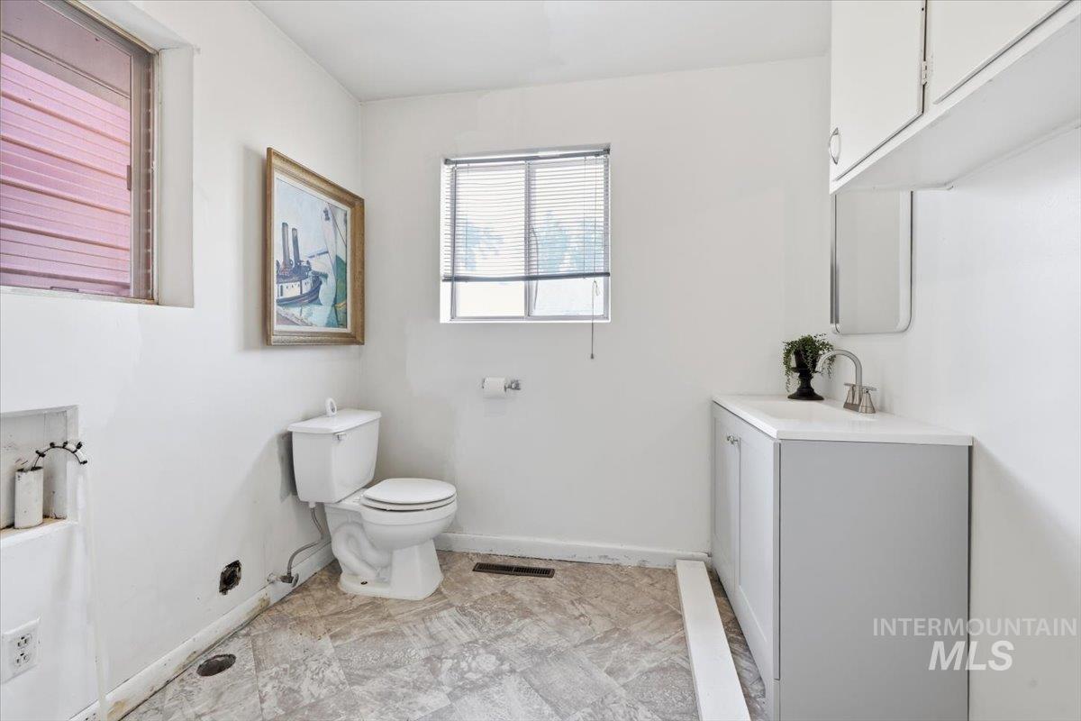 2670 S Montana, Caldwell, Idaho 83605, 3 Bedrooms, 1.5 Bathrooms, Residential For Sale, Price $399,000, 98995102