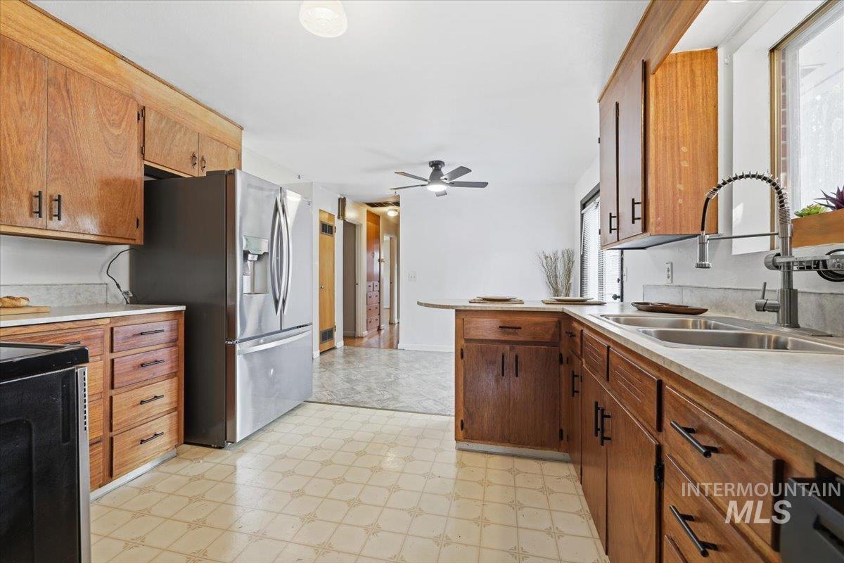 2670 S Montana, Caldwell, Idaho 83605, 3 Bedrooms, 1.5 Bathrooms, Residential For Sale, Price $399,000, 98995102