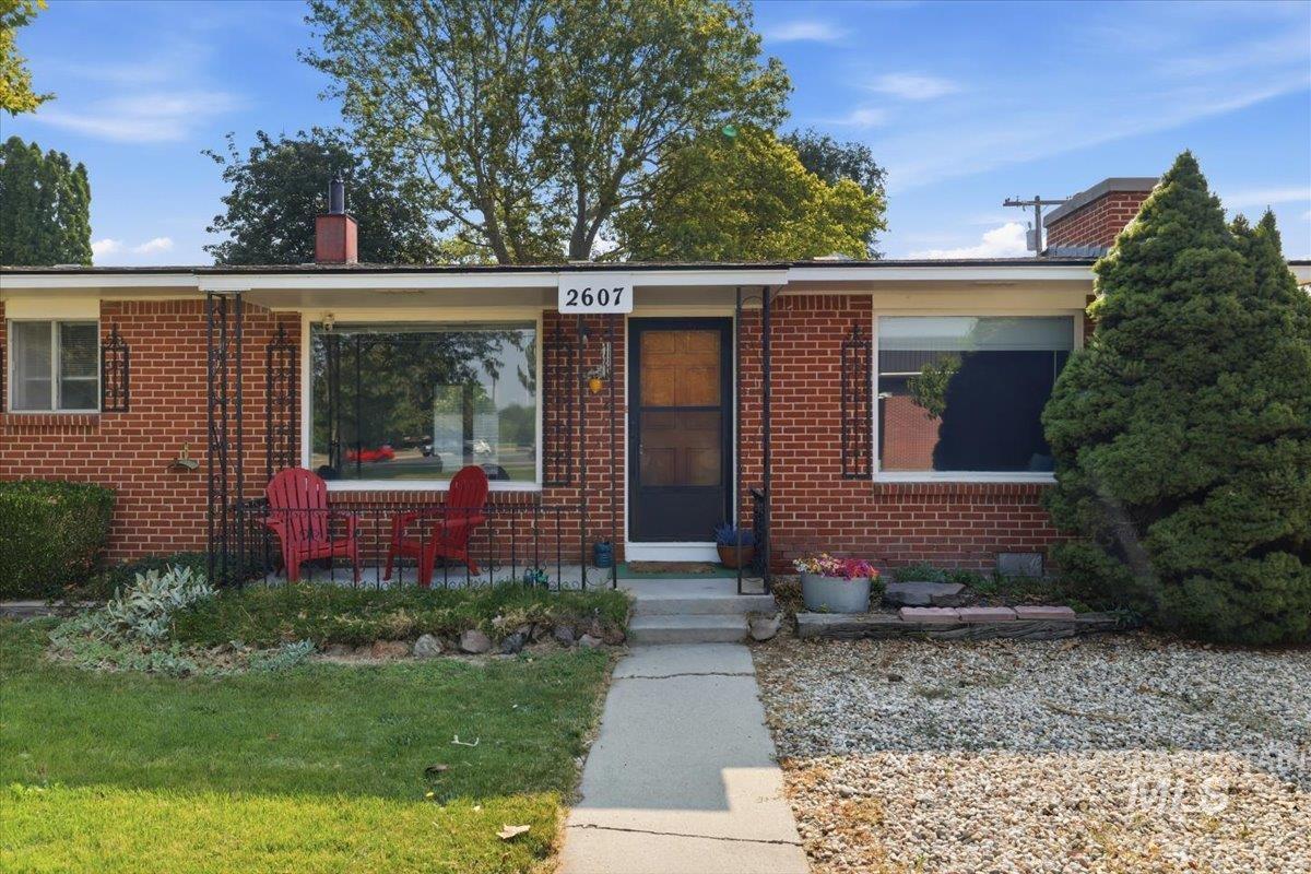 2670 S Montana, Caldwell, Idaho 83605, 3 Bedrooms, 1.5 Bathrooms, Residential For Sale, Price $399,000, 98995102