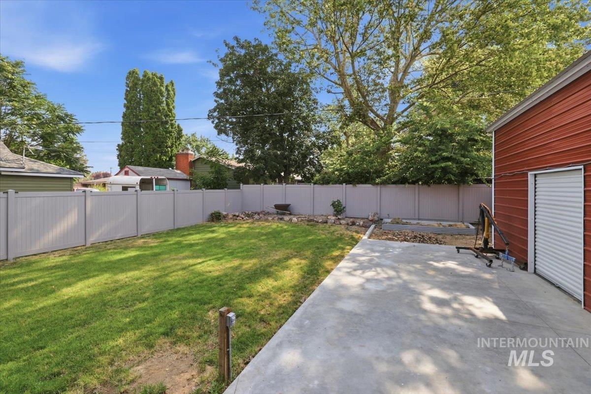 2670 S Montana, Caldwell, Idaho 83605, 3 Bedrooms, 1.5 Bathrooms, Residential For Sale, Price $399,000, 98995102