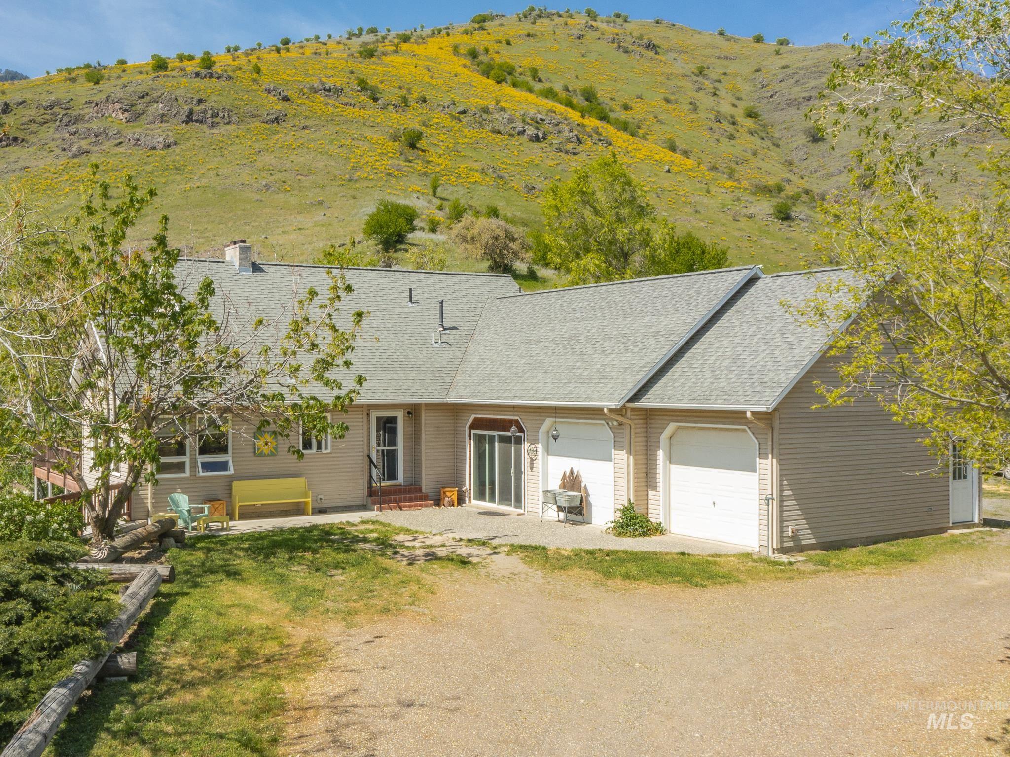 160 Buckhorn Road, White Bird, Idaho 83554, 3 Bedrooms, 3 Bathrooms, Residential For Sale, Price $595,000, 98995103