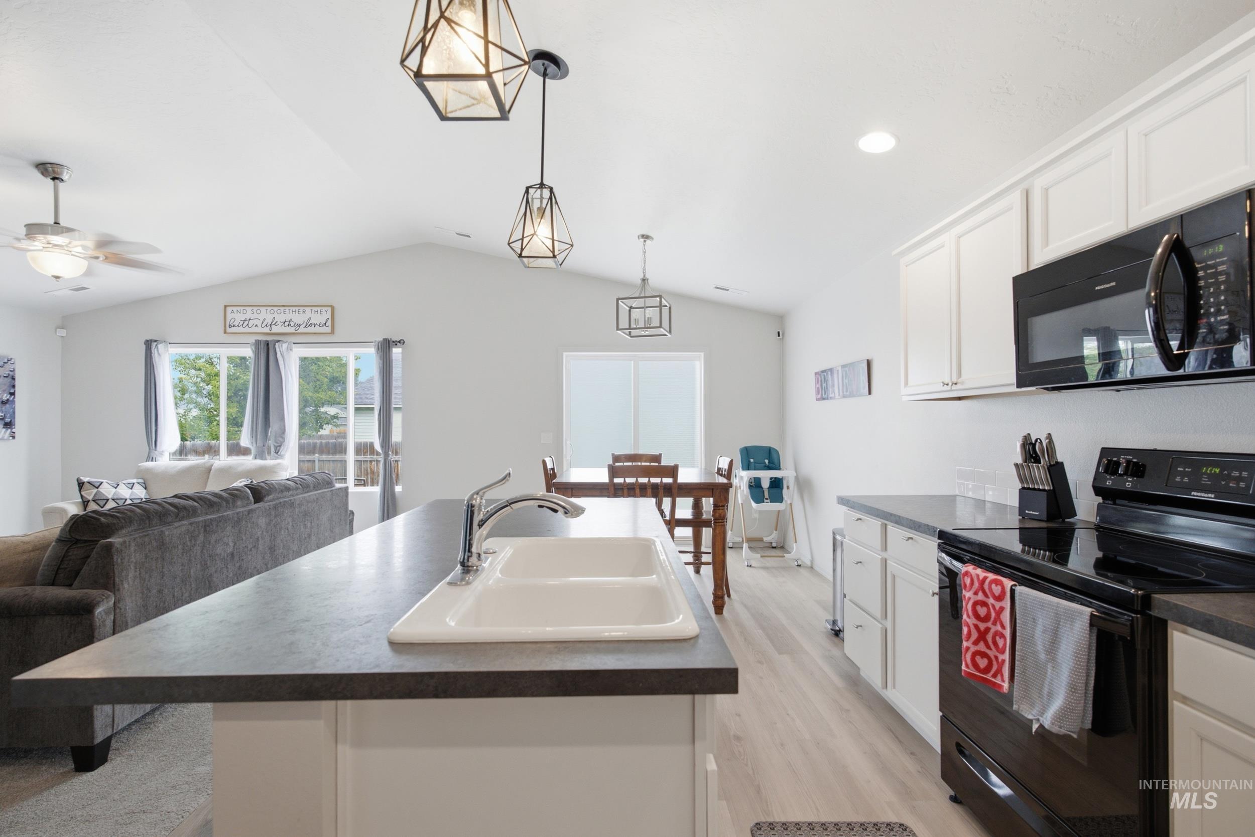 11852 Wilmington St, Caldwell, Idaho 83605, 3 Bedrooms, 2 Bathrooms, Residential For Sale, Price $394,900,MLS 98995107