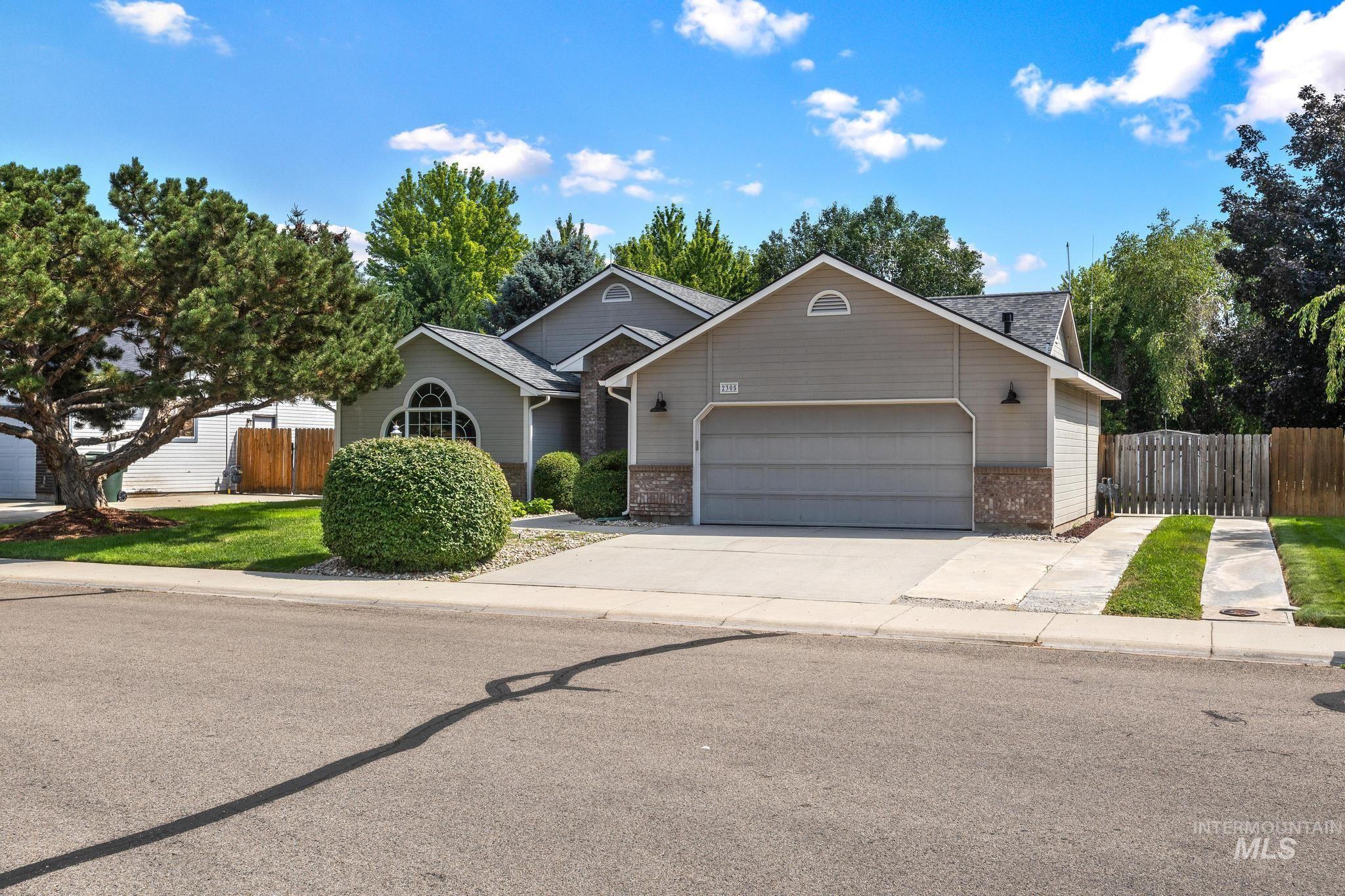 2305 E Chateau Dr, Meridian, Idaho 83646, 3 Bedrooms, 2 Bathrooms, Residential For Sale, Price $439,900,MLS 98995109
