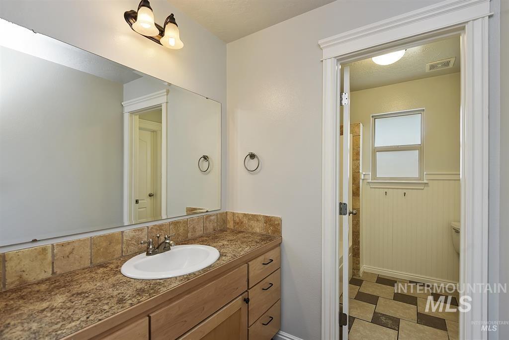 12291 S Essex Way, Nampa, Idaho 83686, 5 Bedrooms, 3.5 Bathrooms, Residential For Sale, Price $705,000,MLS 98995114