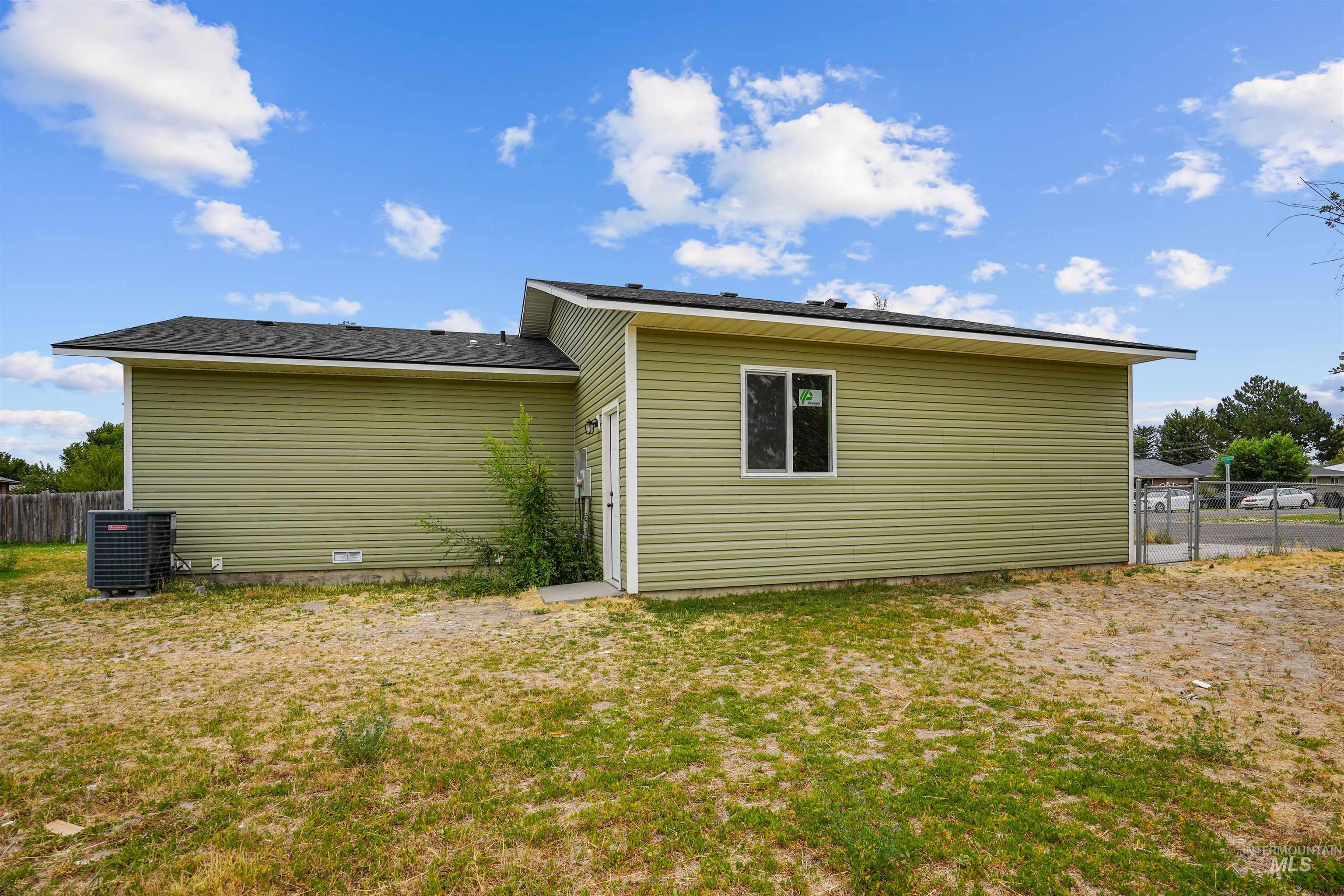1441 E Street, Heyburn, Idaho 83336, 3 Bedrooms, 1 Bathroom, Residential For Sale, Price $275,000, 98995119