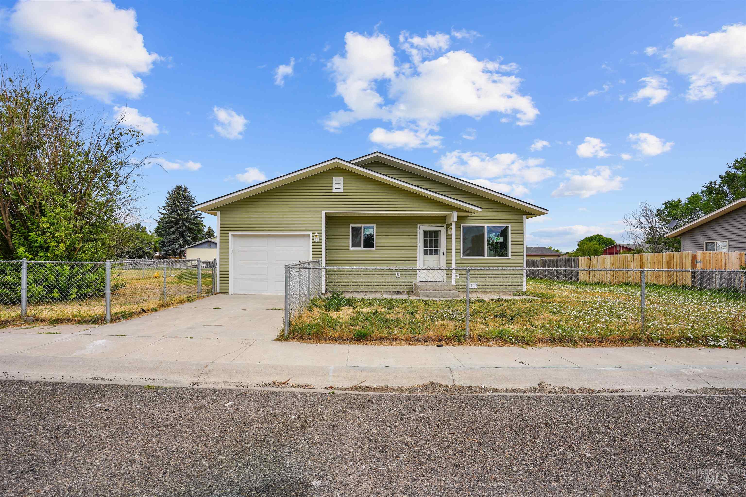 1441 E Street, Heyburn, Idaho 83336, 3 Bedrooms, 1 Bathroom, Residential For Sale, Price $275,000, 98995119