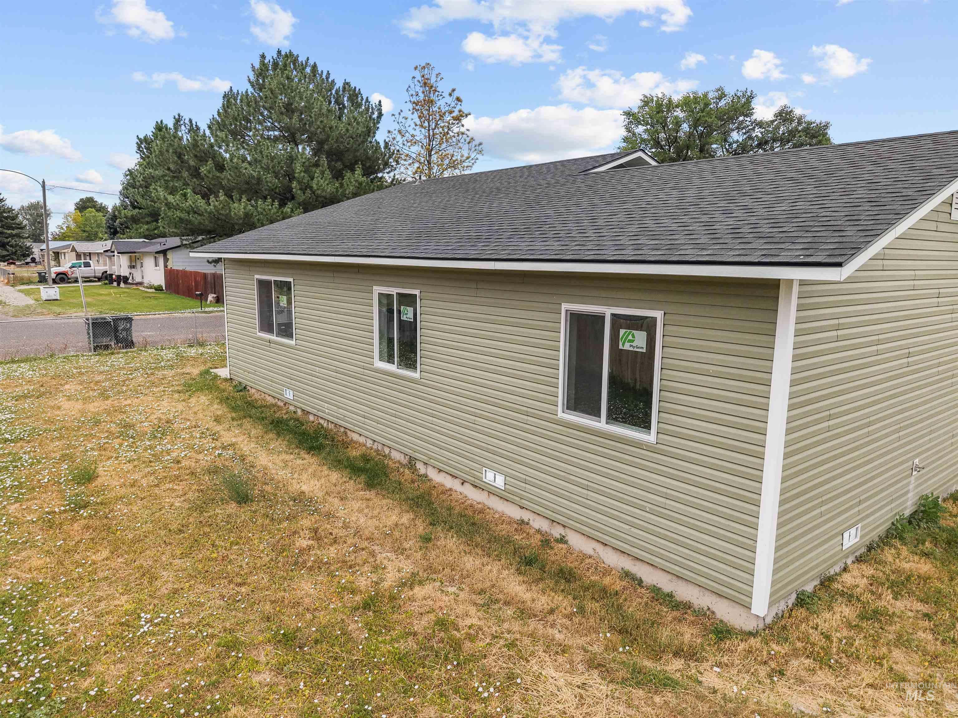 1441 E Street, Heyburn, Idaho 83336, 3 Bedrooms, 1 Bathroom, Residential For Sale, Price $275,000, 98995119