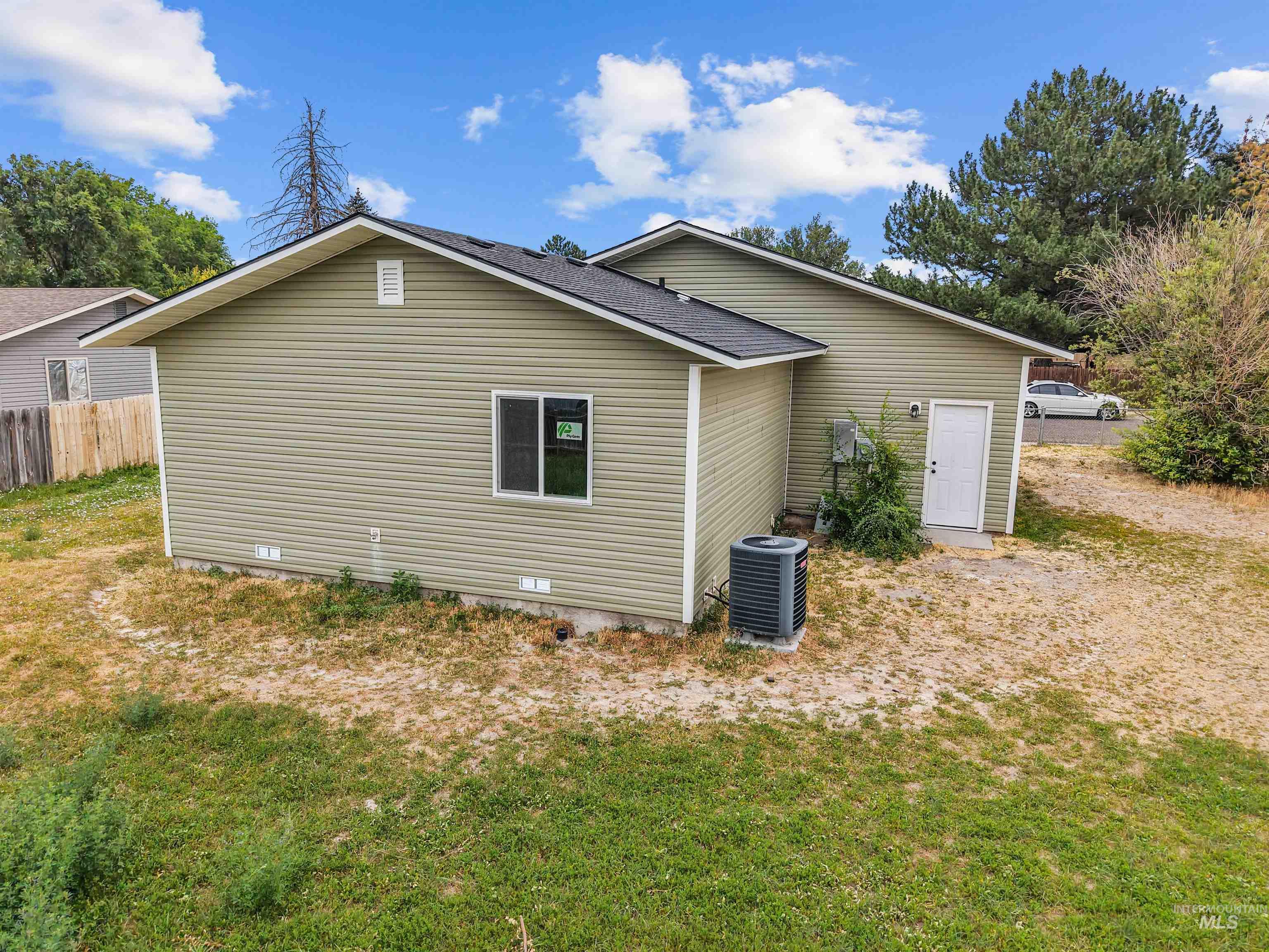 1441 E Street, Heyburn, Idaho 83336, 3 Bedrooms, 1 Bathroom, Residential For Sale, Price $275,000, 98995119