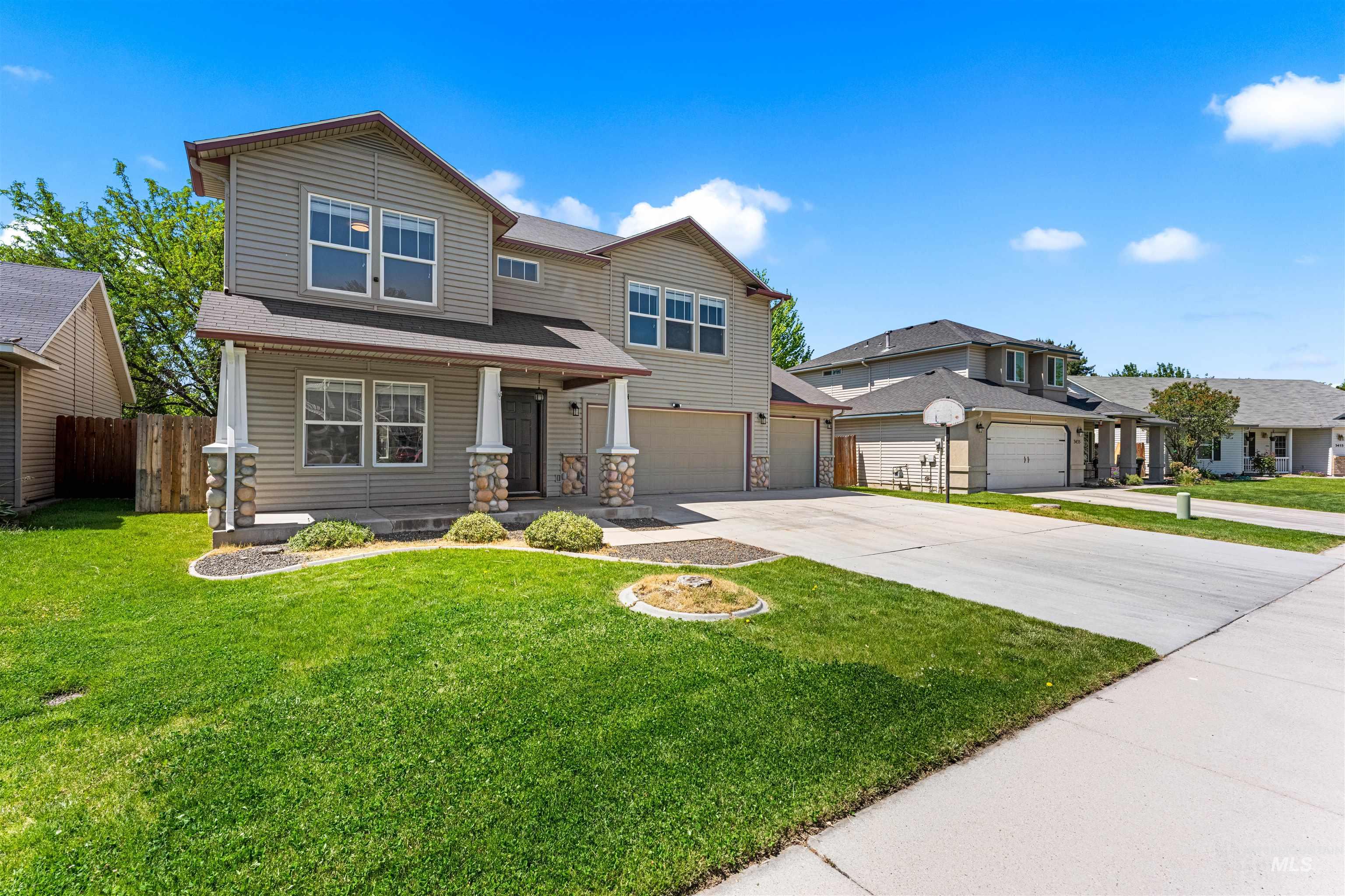 3421 N Tweedbrook Pl., Boise, Idaho 83713, 5 Bedrooms, 2.5 Bathrooms, Residential For Sale, Price $599,990,MLS 98995120