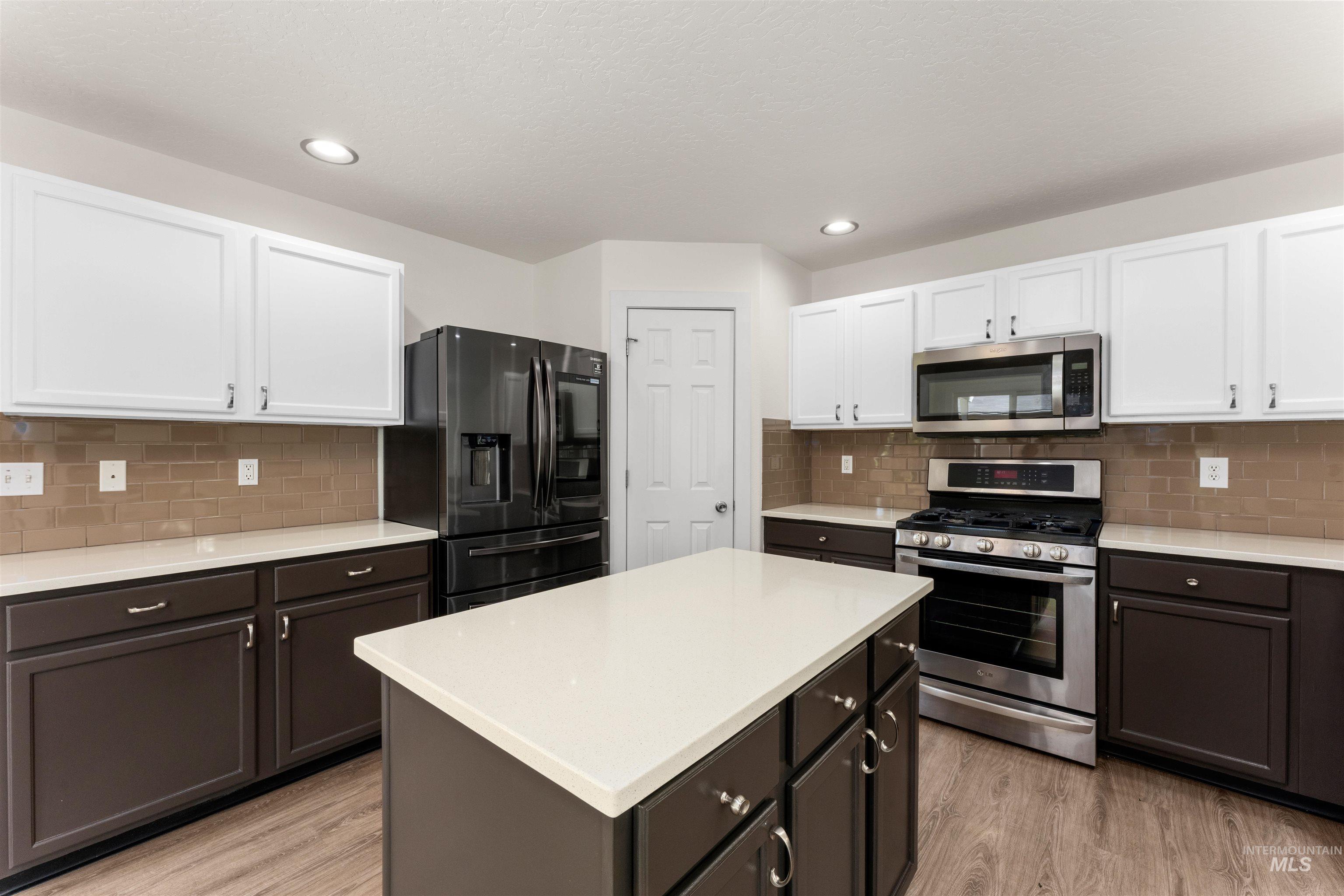 3421 N Tweedbrook Pl., Boise, Idaho 83713, 5 Bedrooms, 2.5 Bathrooms, Residential For Sale, Price $599,990,MLS 98995120