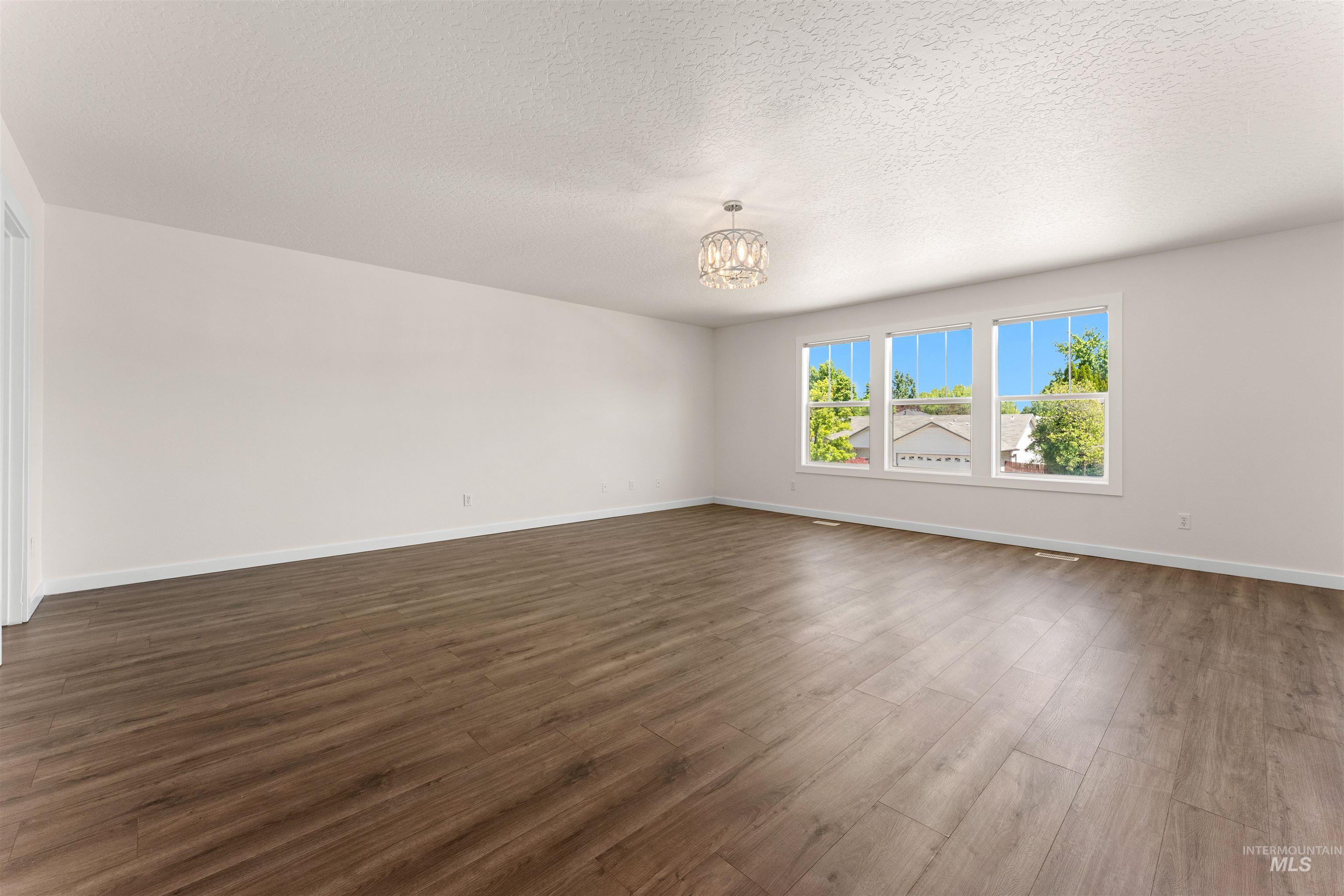 3421 N Tweedbrook Pl., Boise, Idaho 83713, 5 Bedrooms, 2.5 Bathrooms, Residential For Sale, Price $599,990,MLS 98995120