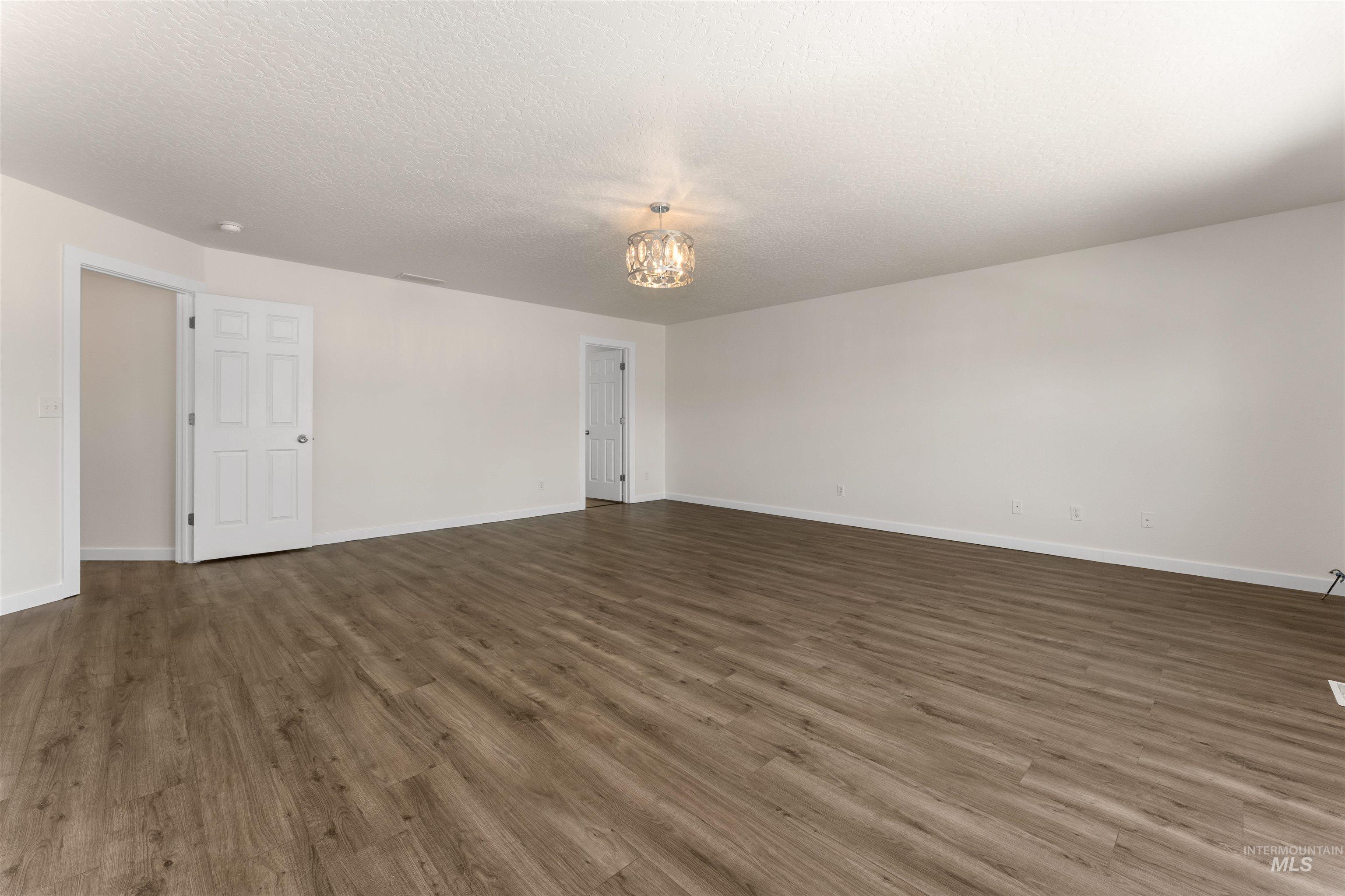 3421 N Tweedbrook Pl., Boise, Idaho 83713, 5 Bedrooms, 2.5 Bathrooms, Residential For Sale, Price $599,990,MLS 98995120