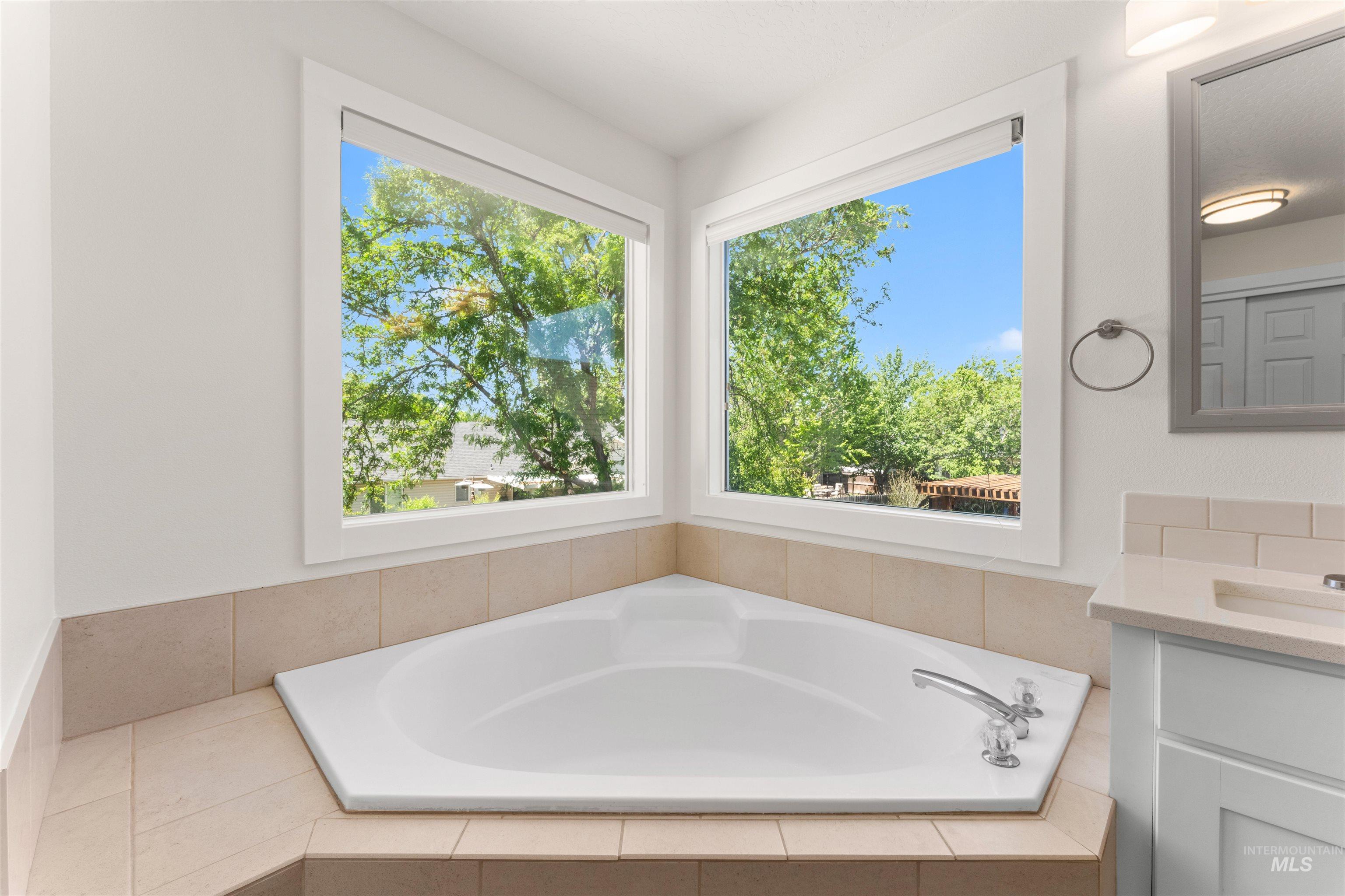 3421 N Tweedbrook Pl., Boise, Idaho 83713, 5 Bedrooms, 2.5 Bathrooms, Residential For Sale, Price $599,990,MLS 98995120