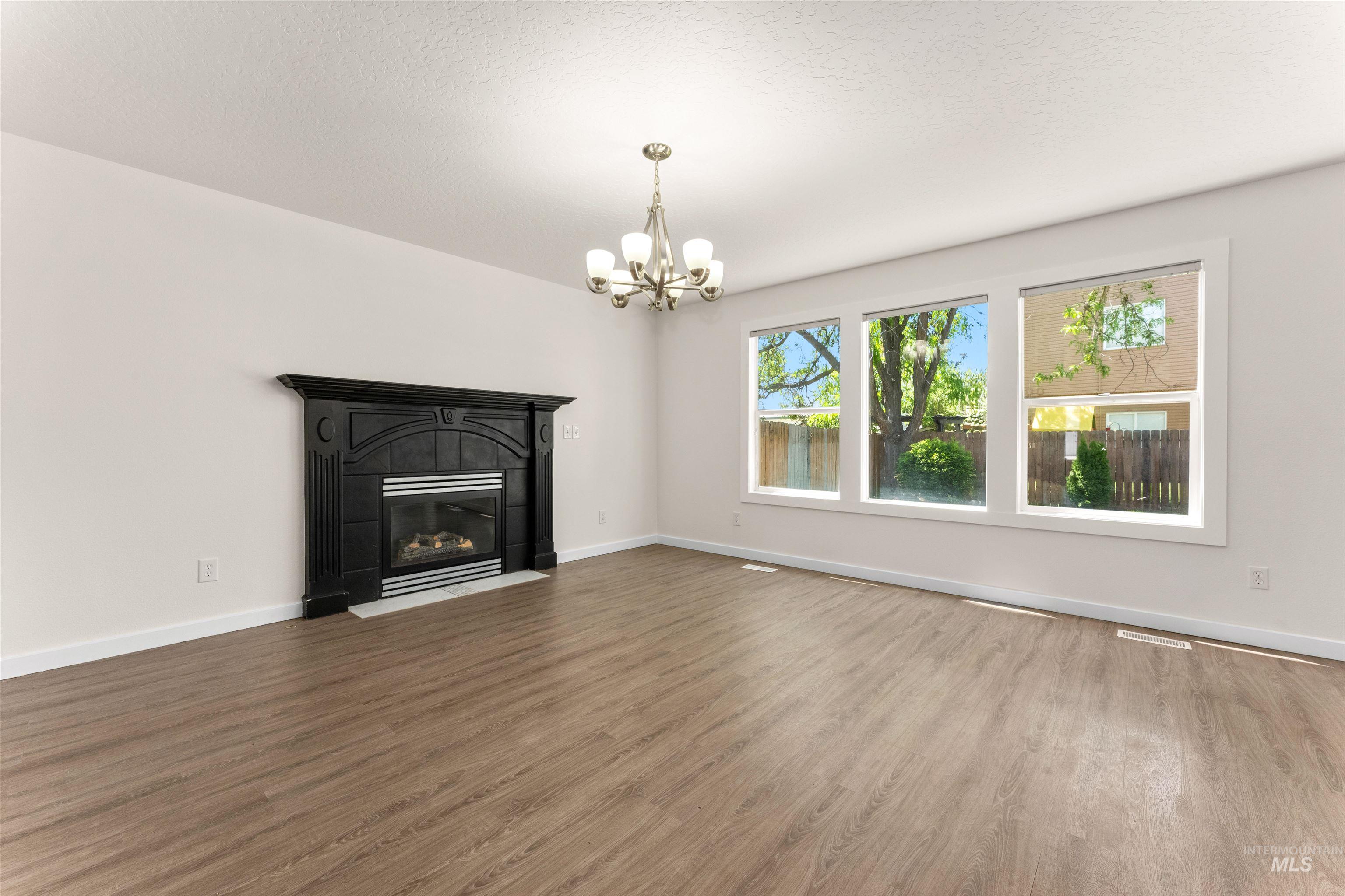 3421 N Tweedbrook Pl., Boise, Idaho 83713, 5 Bedrooms, 2.5 Bathrooms, Residential For Sale, Price $599,990,MLS 98995120