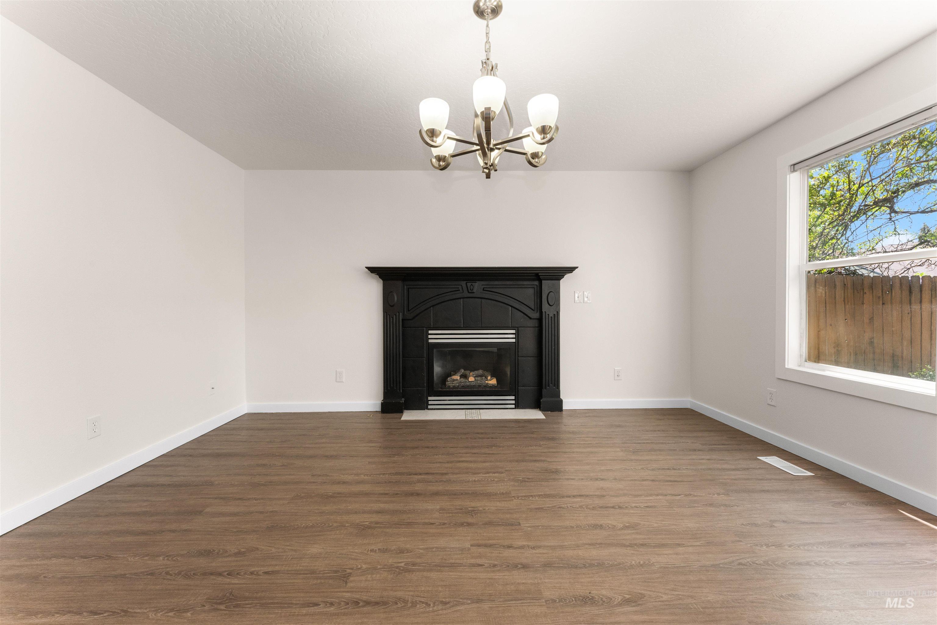 3421 N Tweedbrook Pl., Boise, Idaho 83713, 5 Bedrooms, 2.5 Bathrooms, Residential For Sale, Price $599,990,MLS 98995120