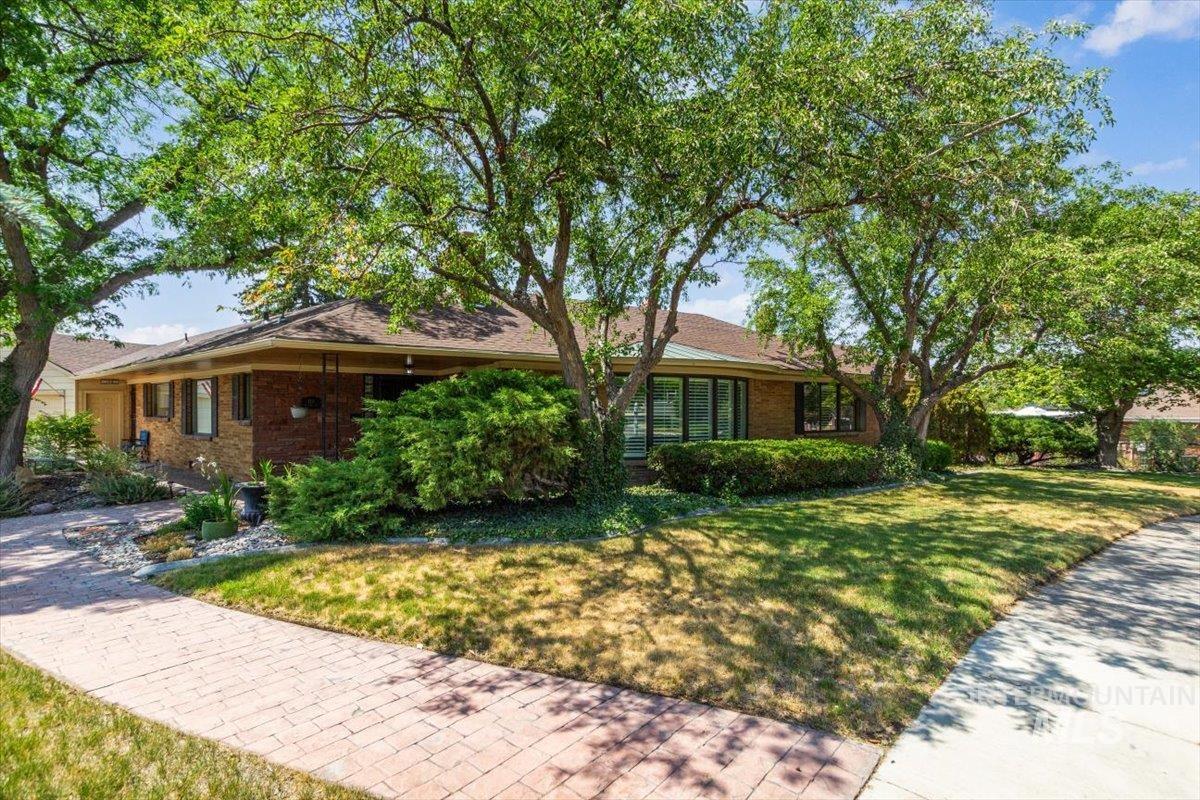173 S 15th, Pocatello, Idaho 83201, 4 Bedrooms, 3.5 Bathrooms, Residential For Sale, Price $649,000,MLS 98995121