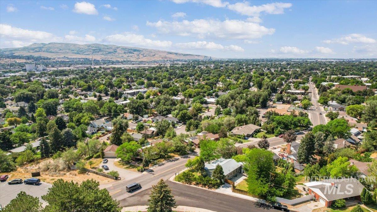 173 S 15th, Pocatello, Idaho 83201, 4 Bedrooms, 3.5 Bathrooms, Residential For Sale, Price $649,000,MLS 98995121
