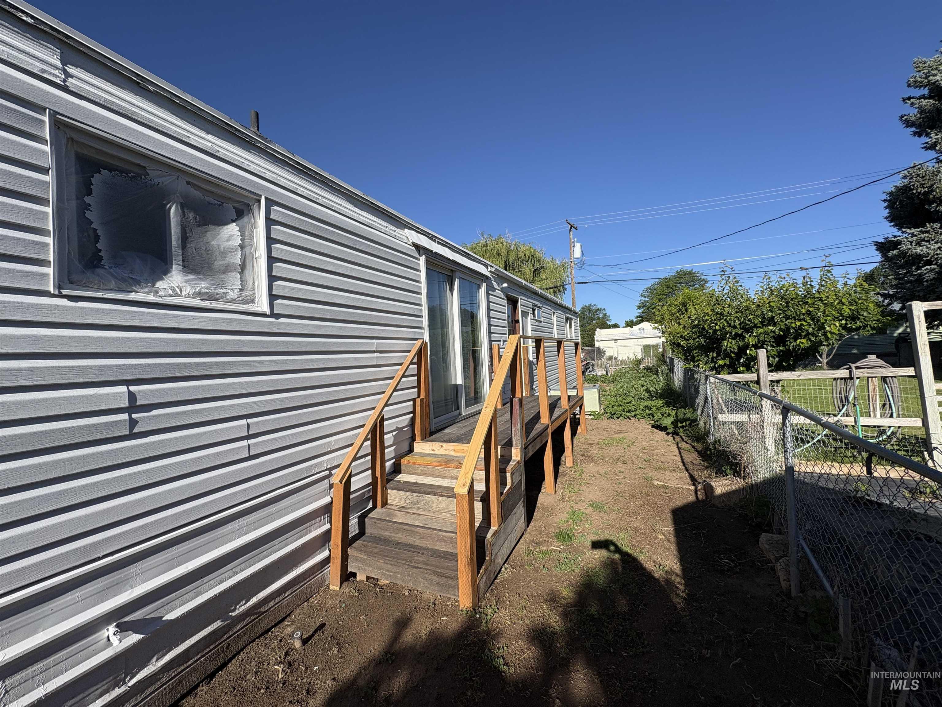117 E 5th Street, Shoshone, Idaho 83352, 3 Bedrooms, 2 Bathrooms, Residential For Sale, Price $168,000, 98995123