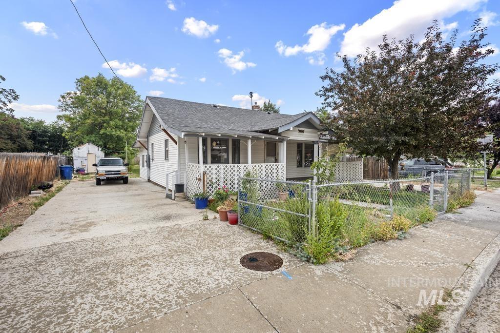 1107 Rosenlof Ave, Nampa, Idaho 83687, 3 Bedrooms, 1 Bathroom, Residential For Sale, Price $264,900, 98995139
