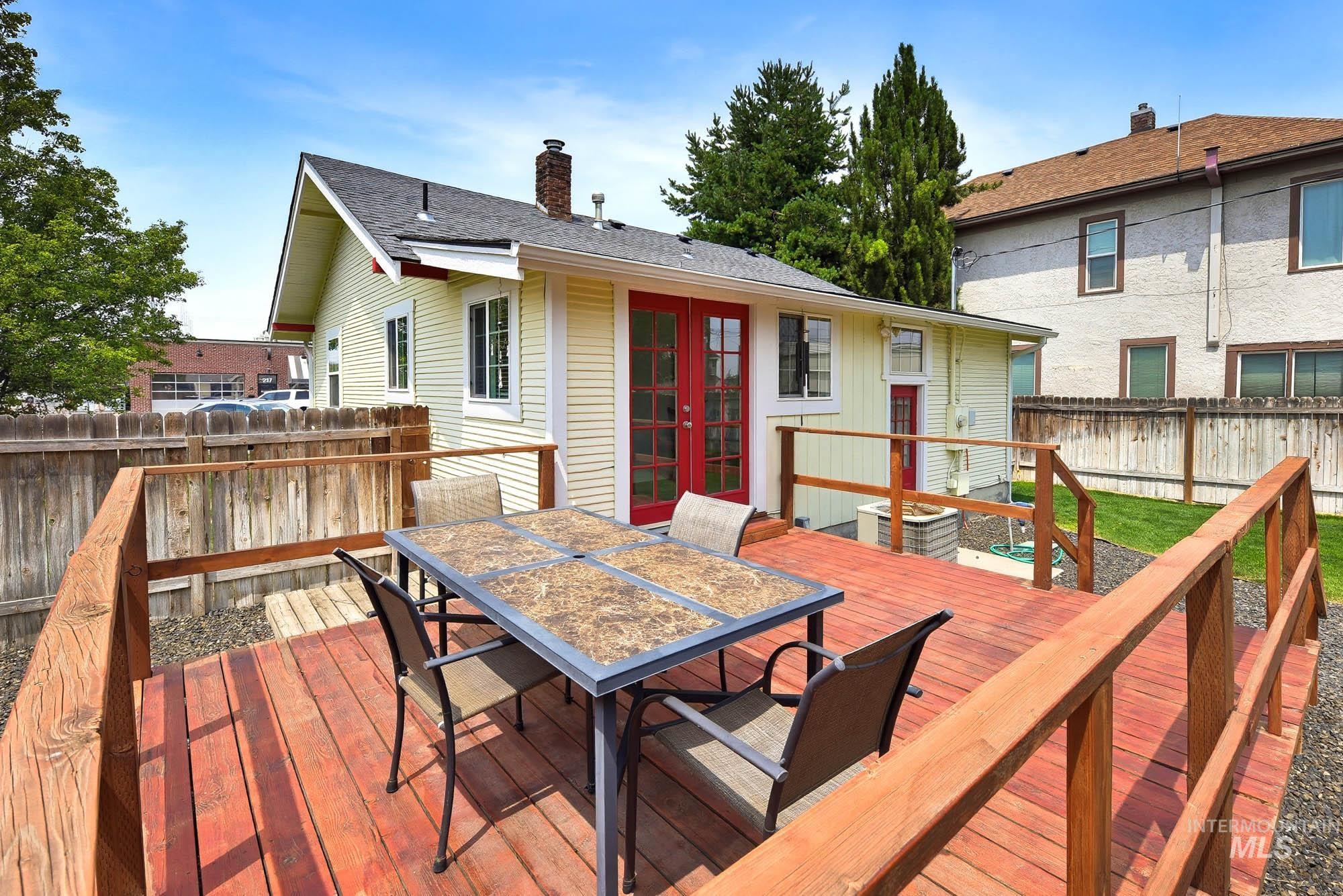 216 14th Ave S, Nampa, Idaho 83651, 2 Bedrooms, 1 Bathroom, Residential For Sale, Price $295,000, 98995140