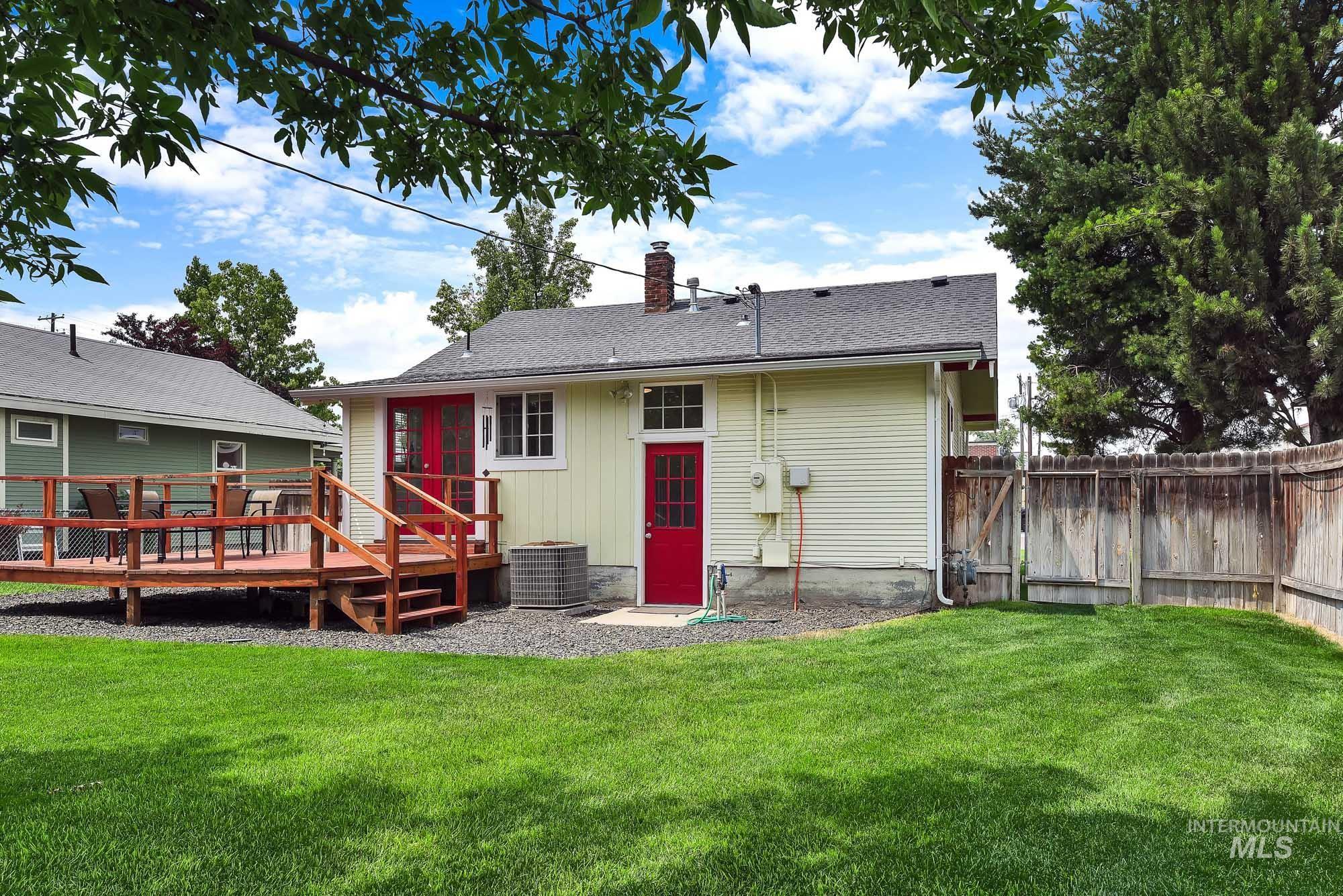 216 14th Ave S, Nampa, Idaho 83651, 2 Bedrooms, 1 Bathroom, Residential For Sale, Price $295,000, 98995140
