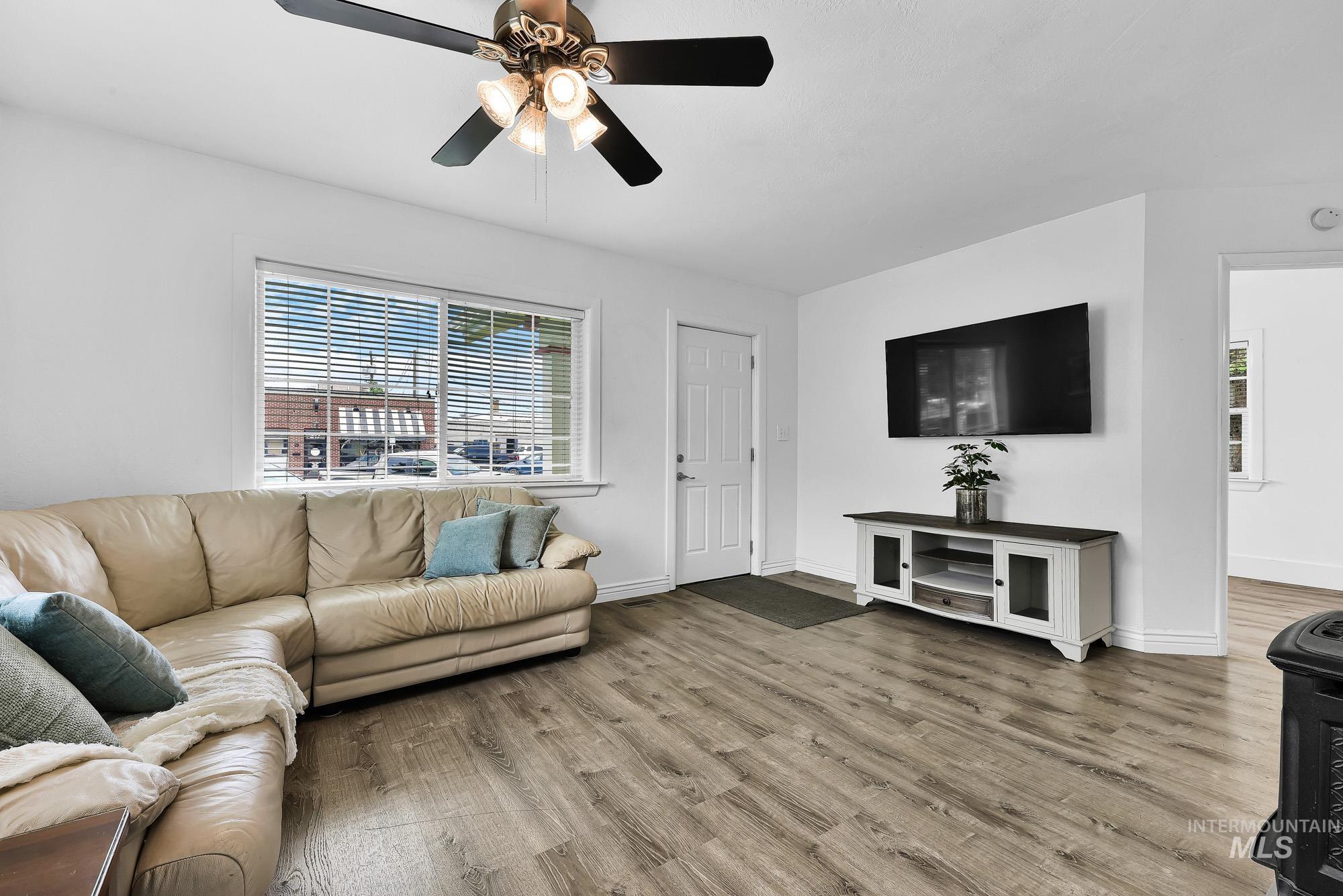 216 14th Ave S, Nampa, Idaho 83651, 2 Bedrooms, 1 Bathroom, Residential For Sale, Price $295,000, 98995140