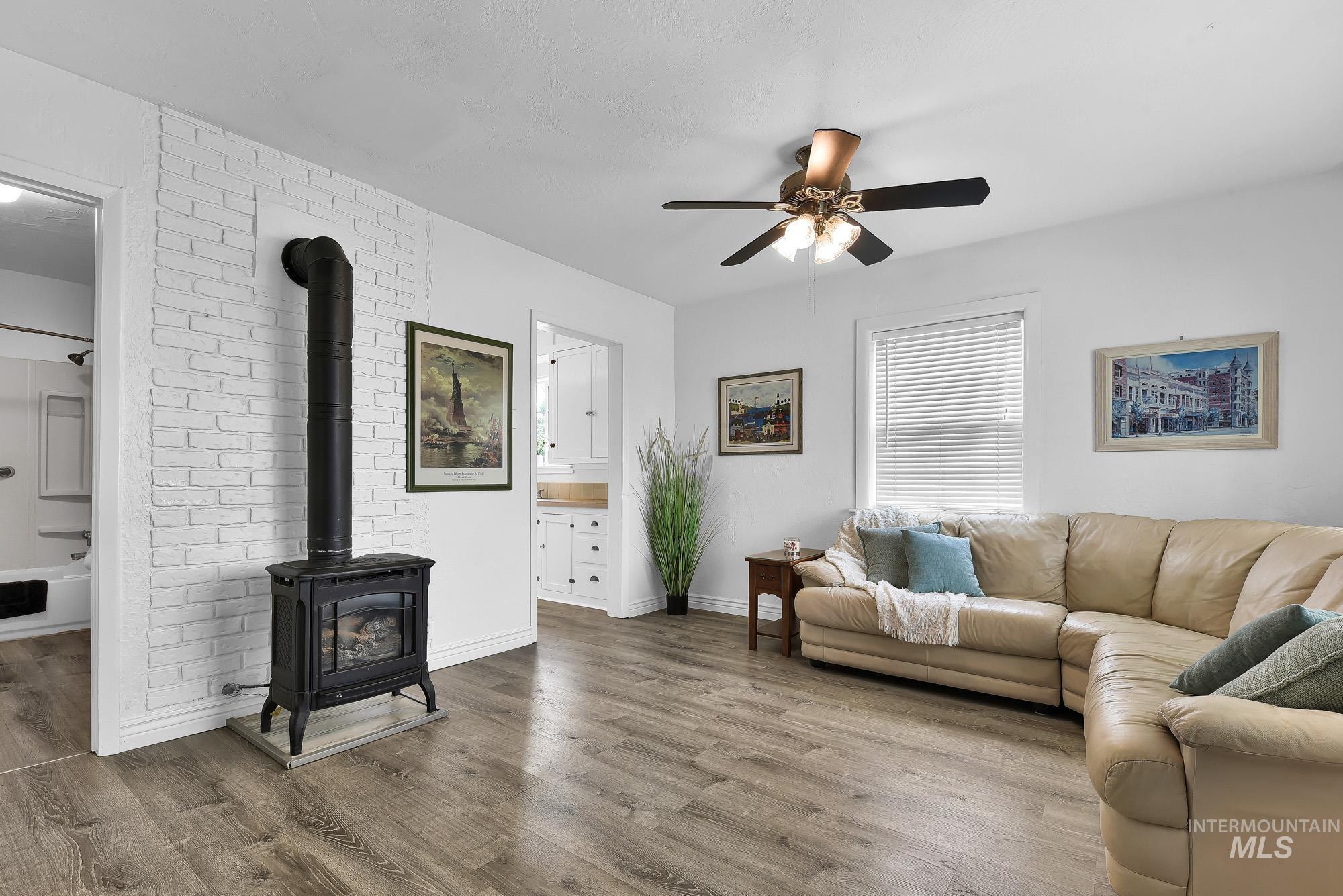 216 14th Ave S, Nampa, Idaho 83651, 2 Bedrooms, 1 Bathroom, Residential For Sale, Price $295,000, 98995140