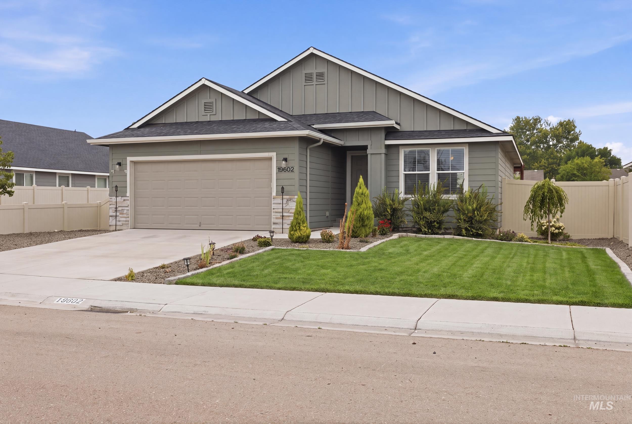 19602 Watling, Caldwell, Idaho 83605, 3 Bedrooms, 2 Bathrooms, Residential For Sale, Price $385,000,MLS 98995141