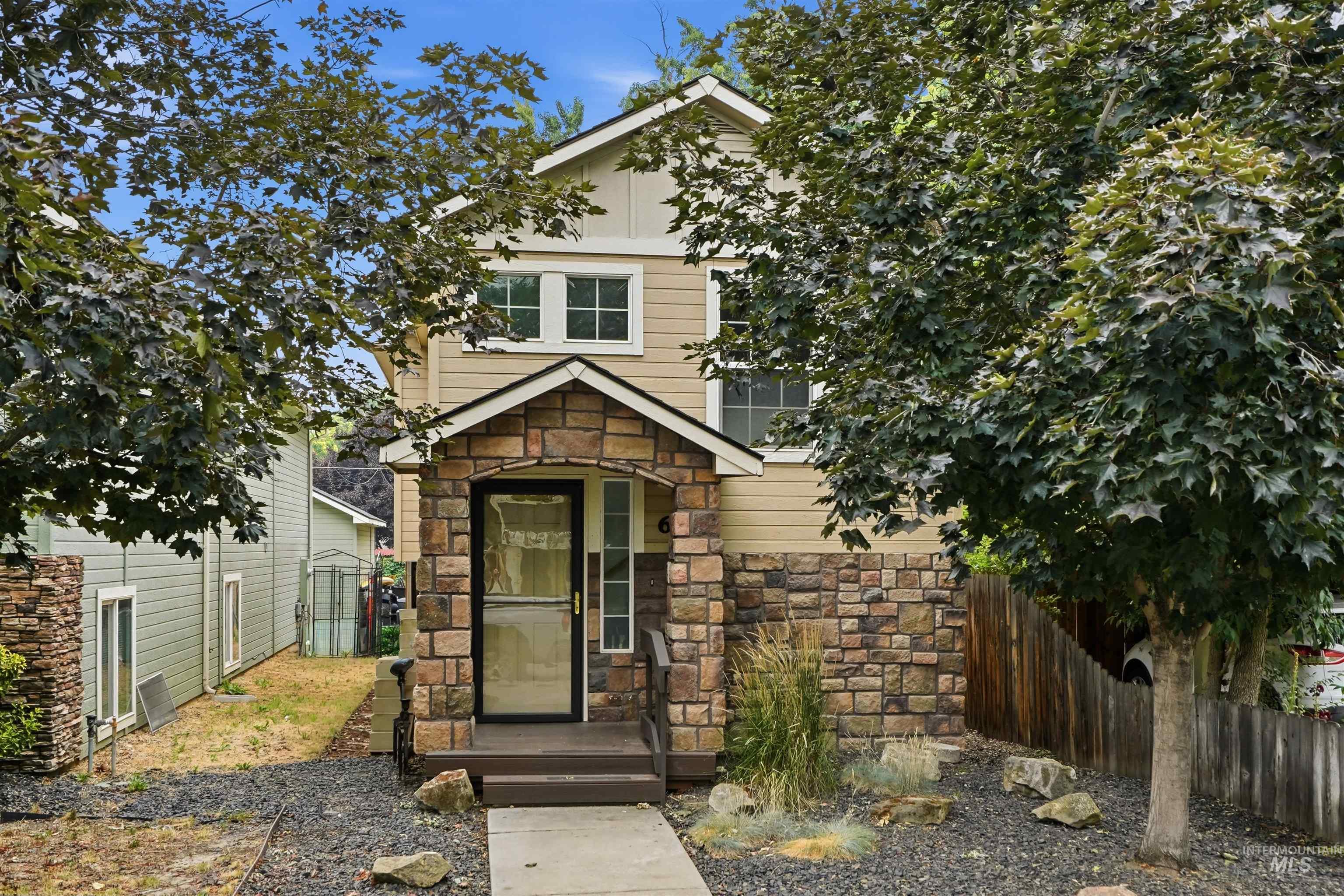 6219 W York, Boise, Idaho 83704, 4 Bedrooms, 3.5 Bathrooms, Residential For Sale, Price $429,900, 98995142