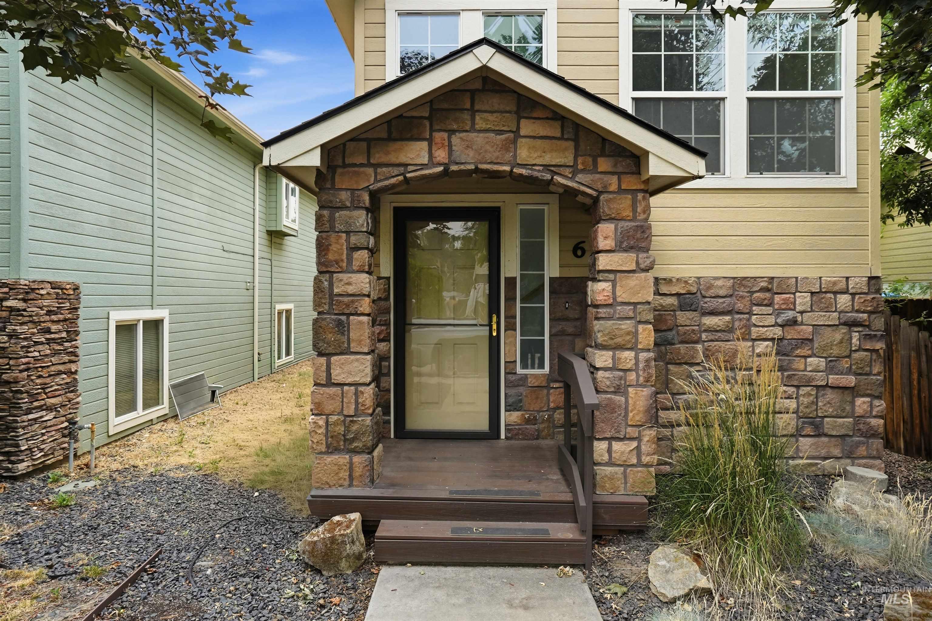 6219 W York, Boise, Idaho 83704, 4 Bedrooms, 3.5 Bathrooms, Residential For Sale, Price $429,900, 98995142