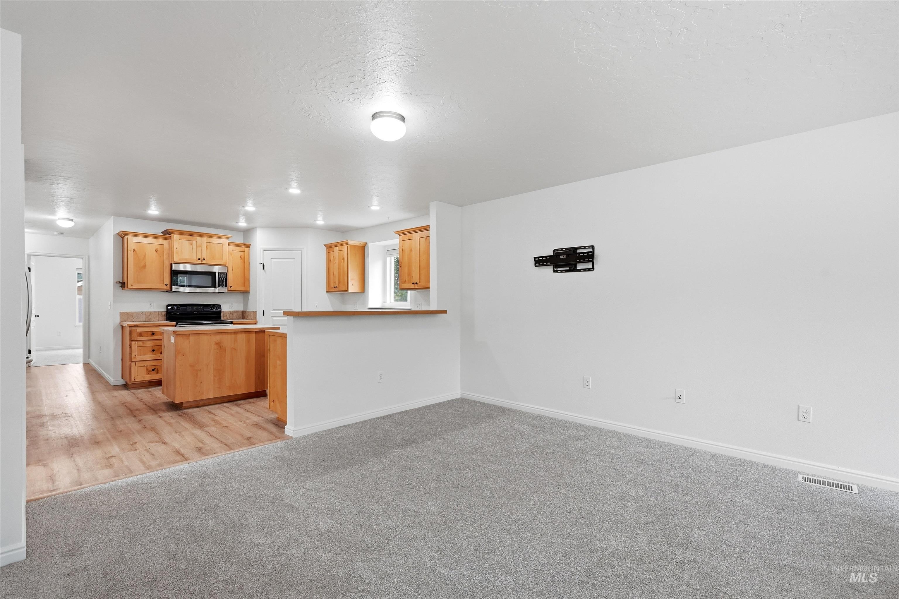 6219 W York, Boise, Idaho 83704, 4 Bedrooms, 3.5 Bathrooms, Residential For Sale, Price $429,900, 98995142