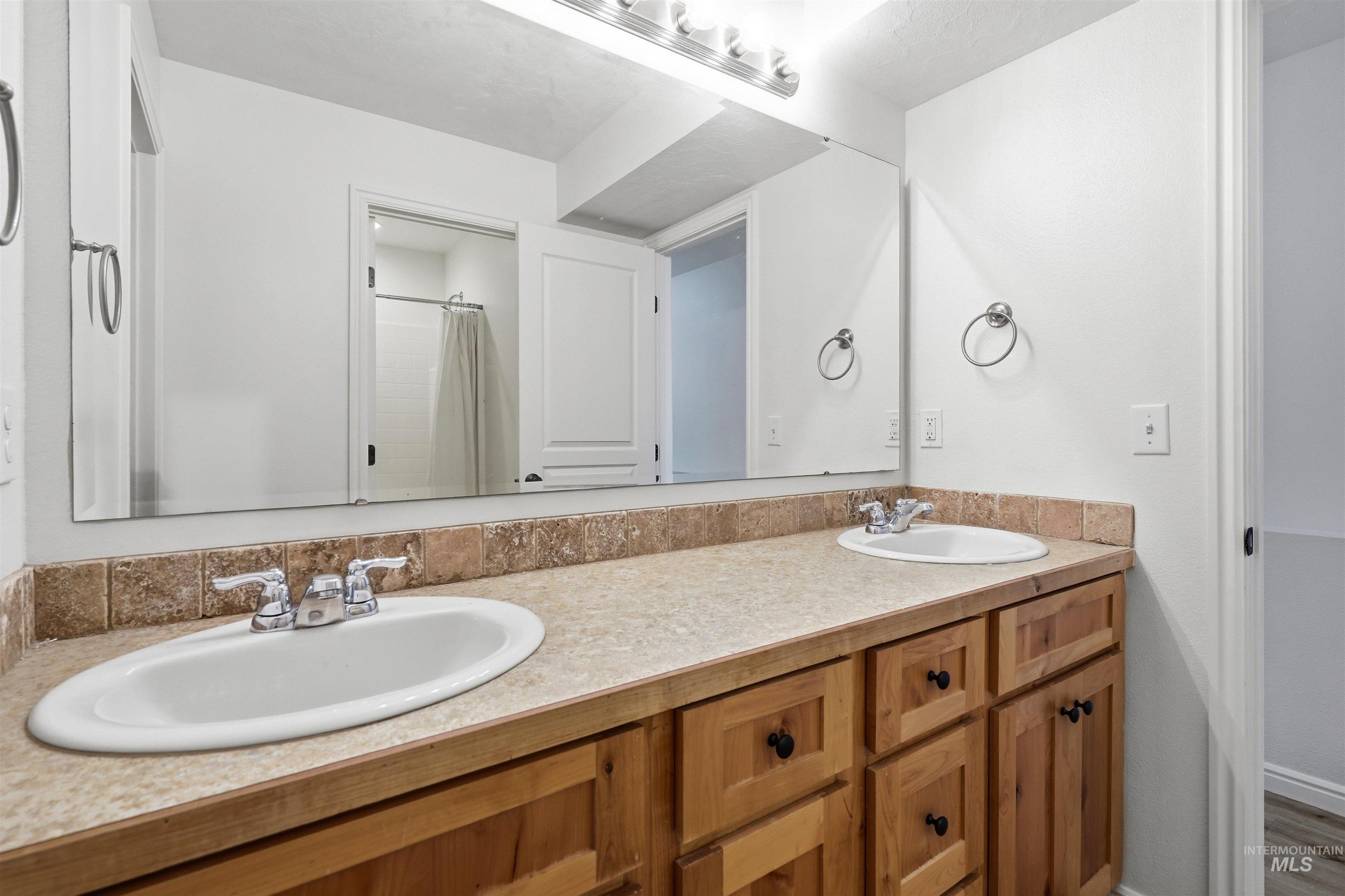 6219 W York, Boise, Idaho 83704, 4 Bedrooms, 3.5 Bathrooms, Residential For Sale, Price $429,900, 98995142
