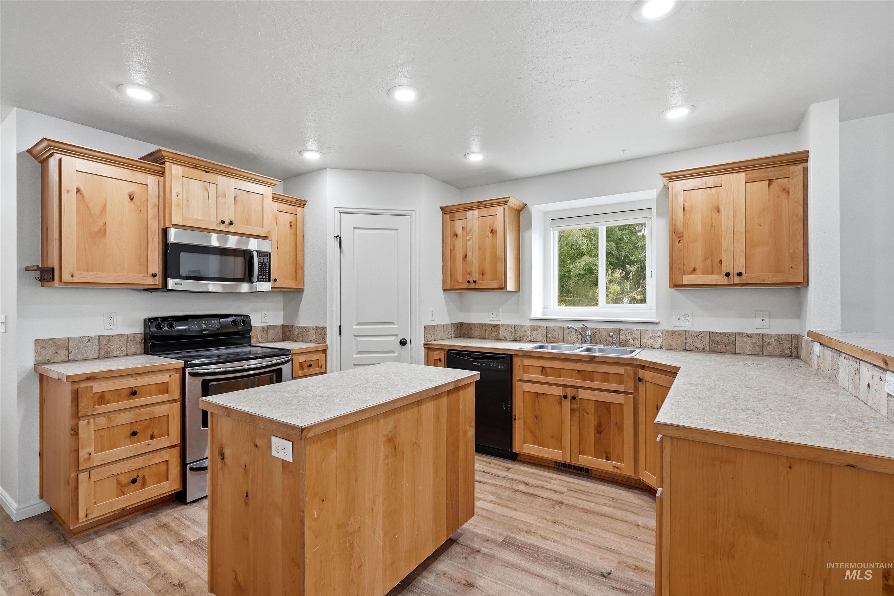 6219 W York, Boise, Idaho 83704, 4 Bedrooms, 3.5 Bathrooms, Residential For Sale, Price $429,900, 98995142