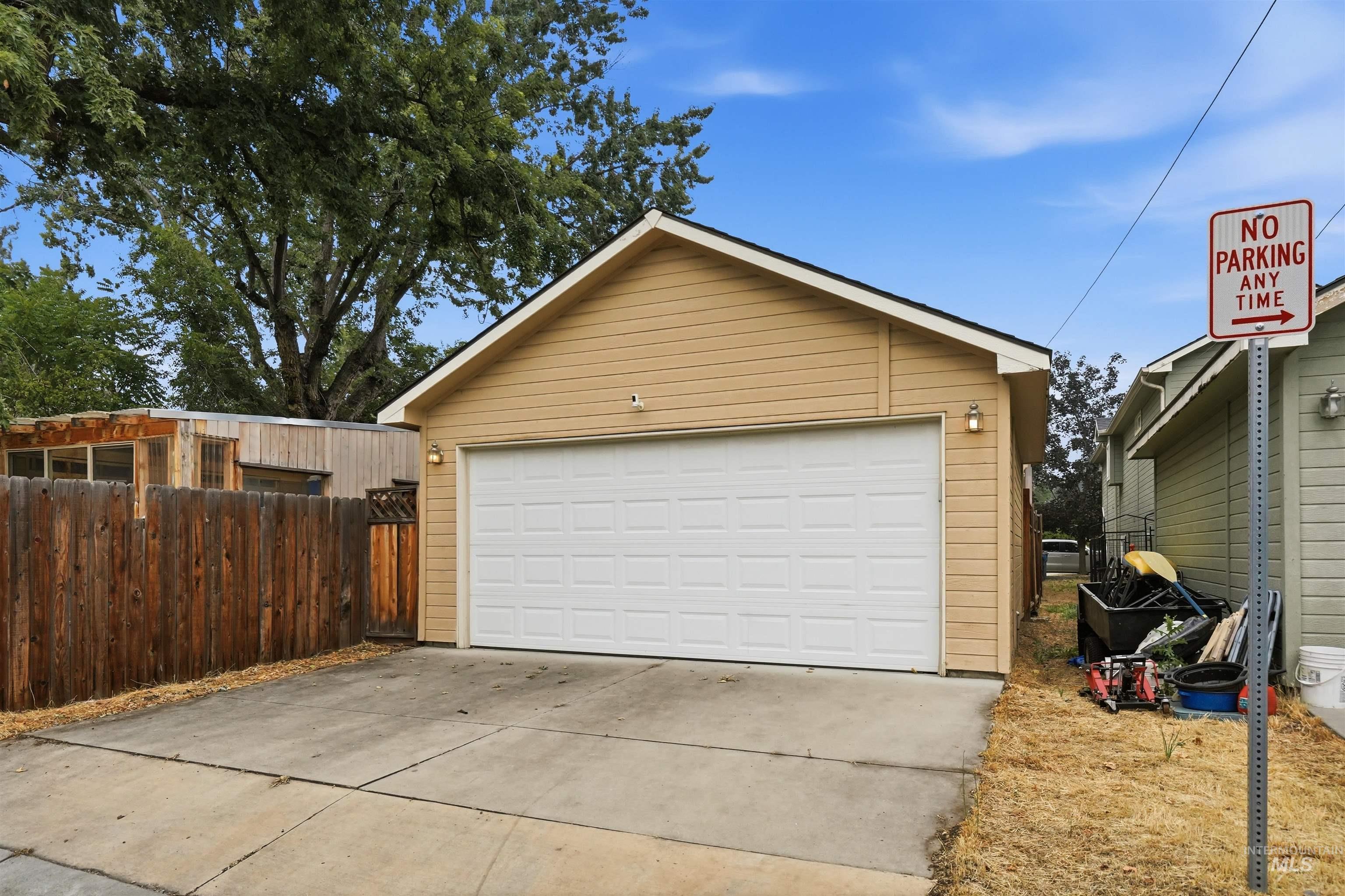 6219 W York, Boise, Idaho 83704, 4 Bedrooms, 3.5 Bathrooms, Residential For Sale, Price $429,900, 98995142