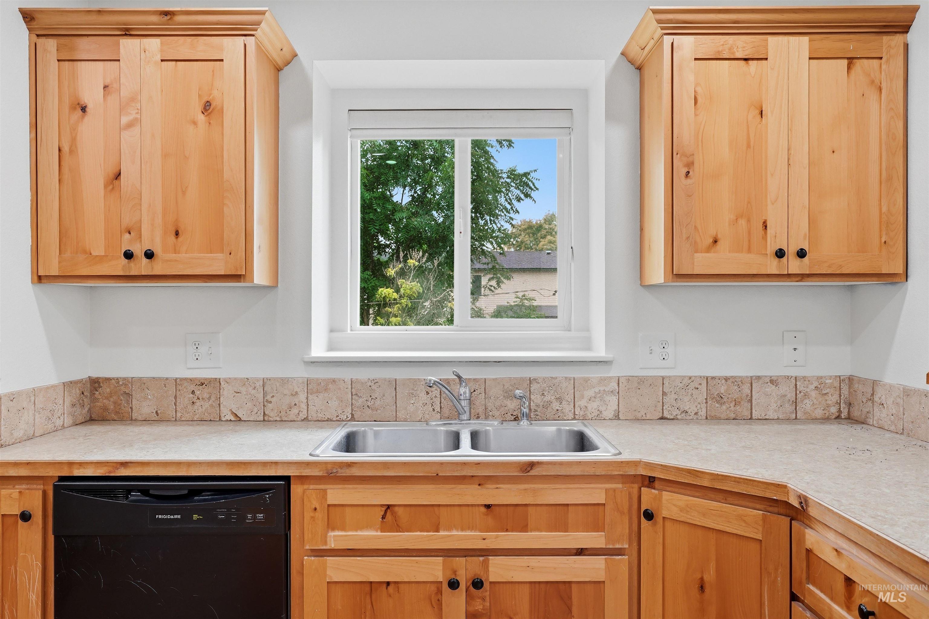 6219 W York, Boise, Idaho 83704, 4 Bedrooms, 3.5 Bathrooms, Residential For Sale, Price $429,900, 98995142