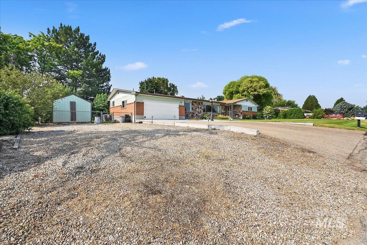 111 Palmer Dr, Nampa, Idaho 83686, 6 Bedrooms, 4 Bathrooms, Residential For Sale, Price $499,900,MLS 98995145