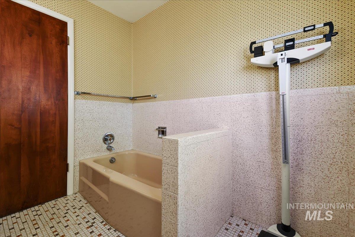 111 Palmer Dr, Nampa, Idaho 83686, 6 Bedrooms, 4 Bathrooms, Residential For Sale, Price $525,000, 98995145