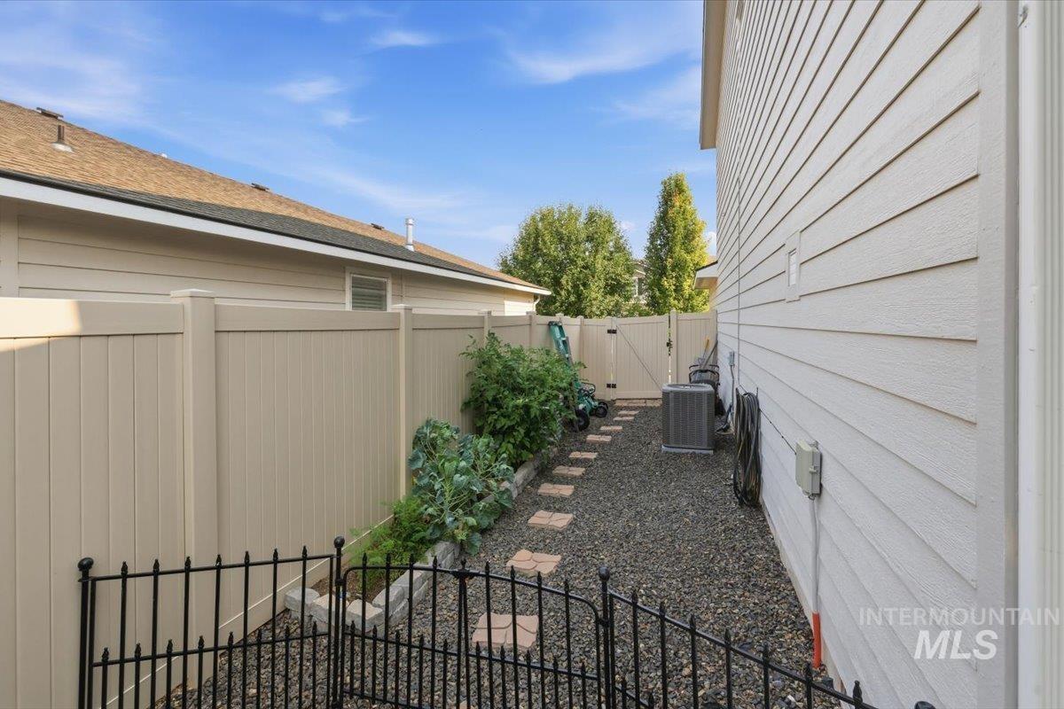 10615 Hackberry Street, Nampa, Idaho 83687, 4 Bedrooms, 2.5 Bathrooms, Residential For Sale, Price $459,000,MLS 98995146