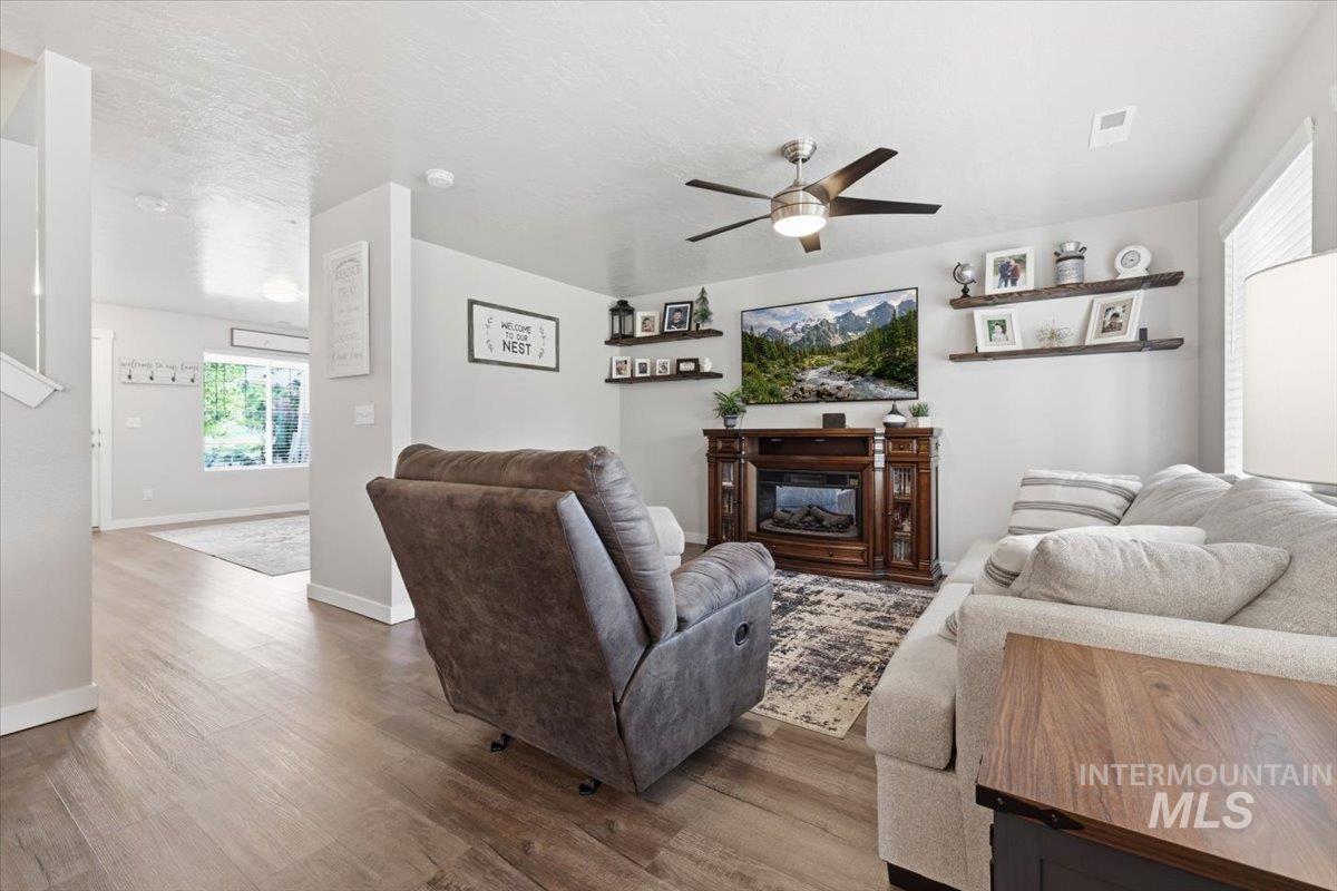 10615 Hackberry Street, Nampa, Idaho 83687, 4 Bedrooms, 2.5 Bathrooms, Residential For Sale, Price $459,000,MLS 98995146