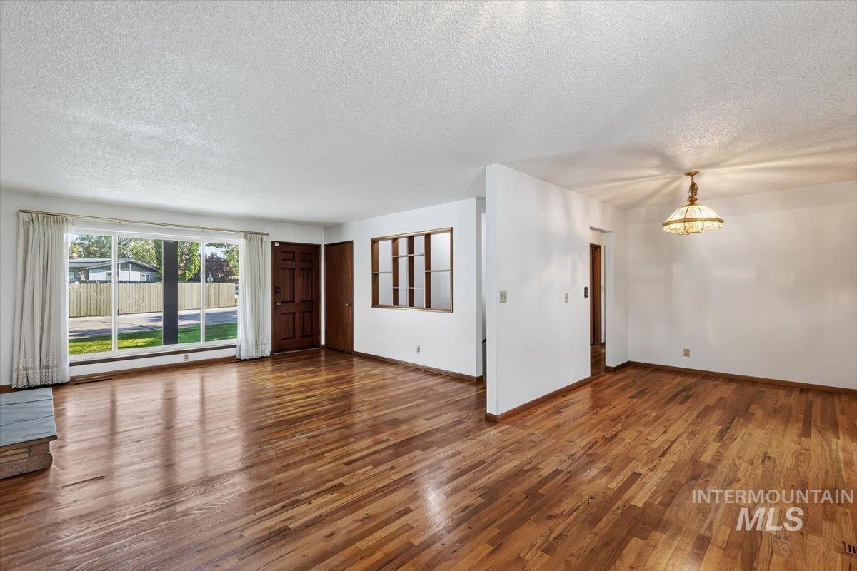 6909 W. Sunnybrook Dr, Boise, Idaho 83709, 4 Bedrooms, 2 Bathrooms, Residential For Sale, Price $569,900,MLS 98995147