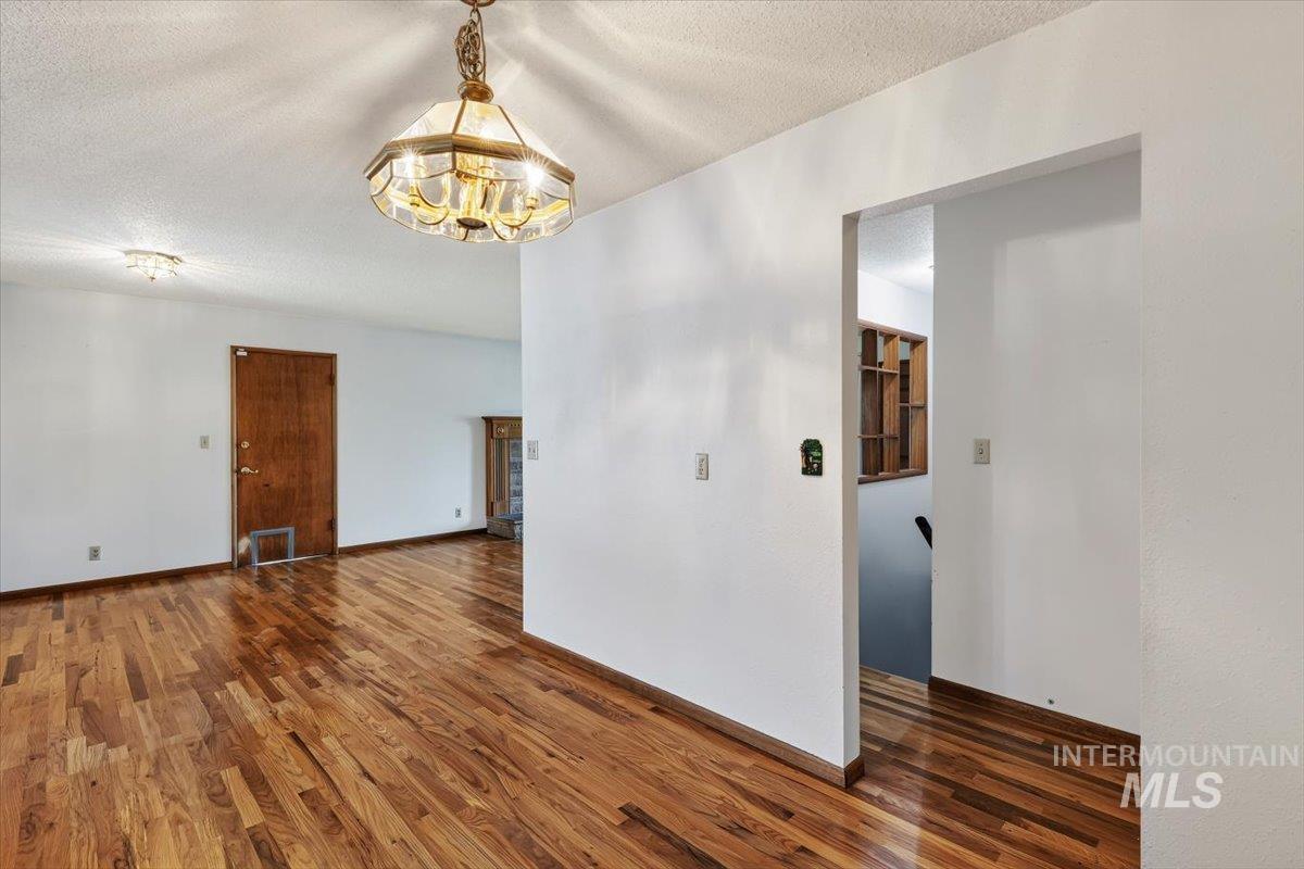 6909 W. Sunnybrook Dr, Boise, Idaho 83709, 4 Bedrooms, 2 Bathrooms, Residential For Sale, Price $569,900,MLS 98995147
