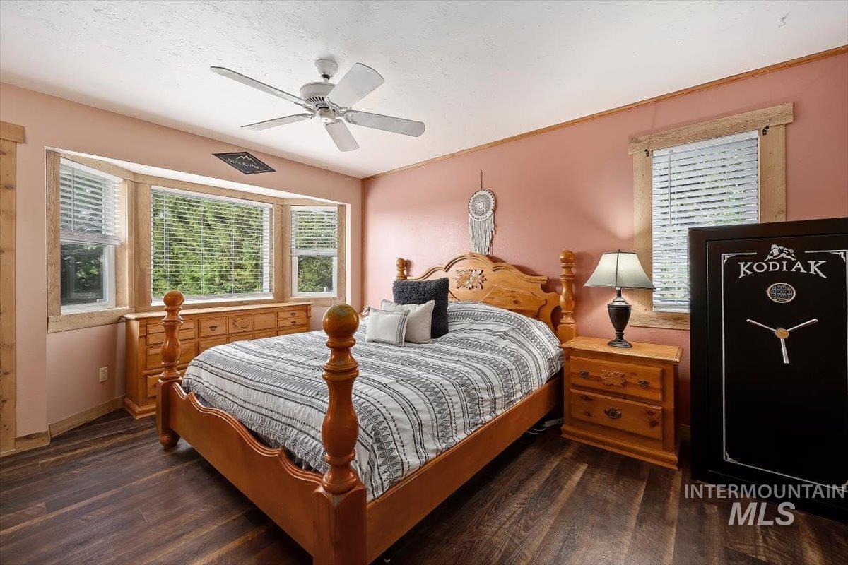 13 N 200 E, Shoshone, Idaho 83352, 7 Bedrooms, 5 Bathrooms, Residential For Sale, Price $679,000,MLS 98995148