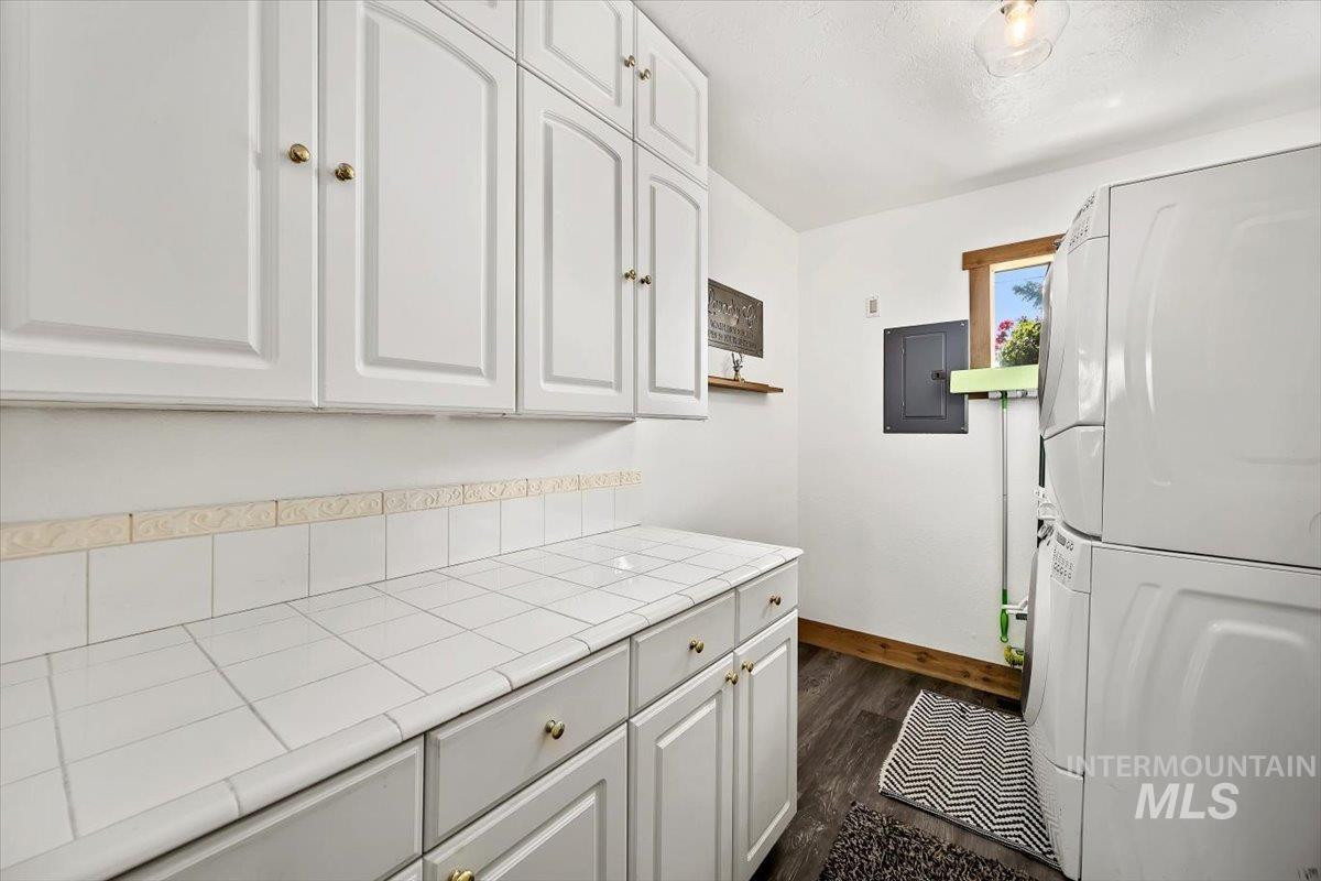 13 N 200 E, Shoshone, Idaho 83352, 7 Bedrooms, 5 Bathrooms, Residential For Sale, Price $679,000,MLS 98995148