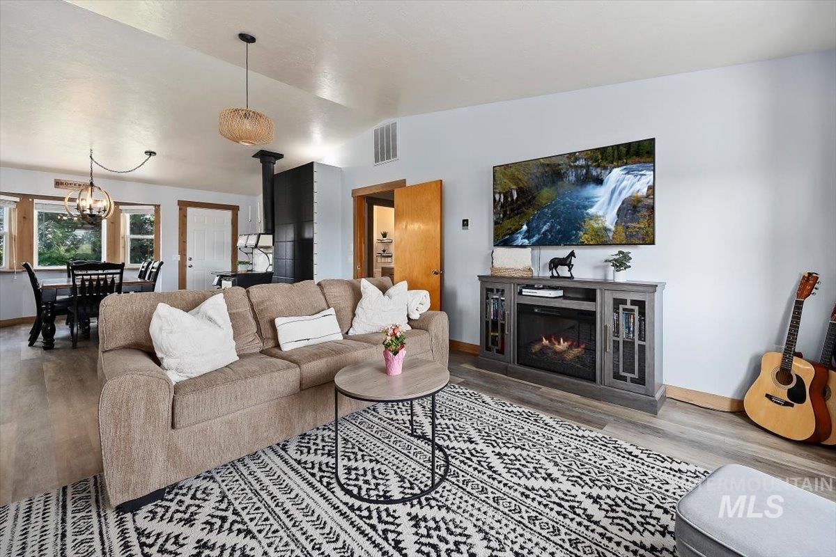 13 N 200 E, Shoshone, Idaho 83352, 7 Bedrooms, 5 Bathrooms, Residential For Sale, Price $679,000,MLS 98995148