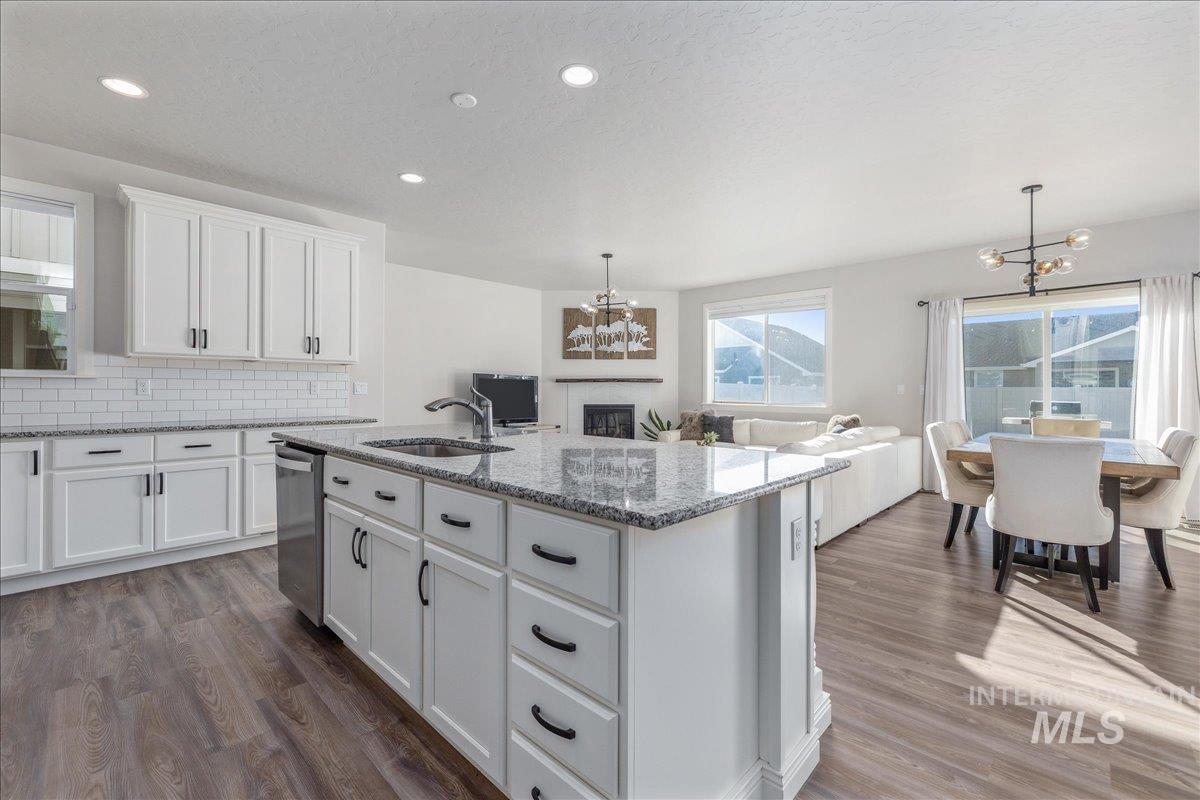 1259 E Fort Erie St, Kuna, Idaho 83634, 3 Bedrooms, 2 Bathrooms, Residential For Sale, Price $445,000,MLS 98995150