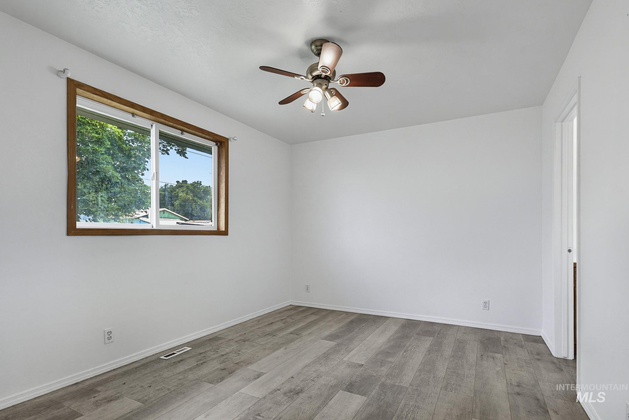 2404 Golden Ave, Fruitland, Idaho 83619, 3 Bedrooms, 2 Bathrooms, Residential For Sale, Price $319,900, 98995151